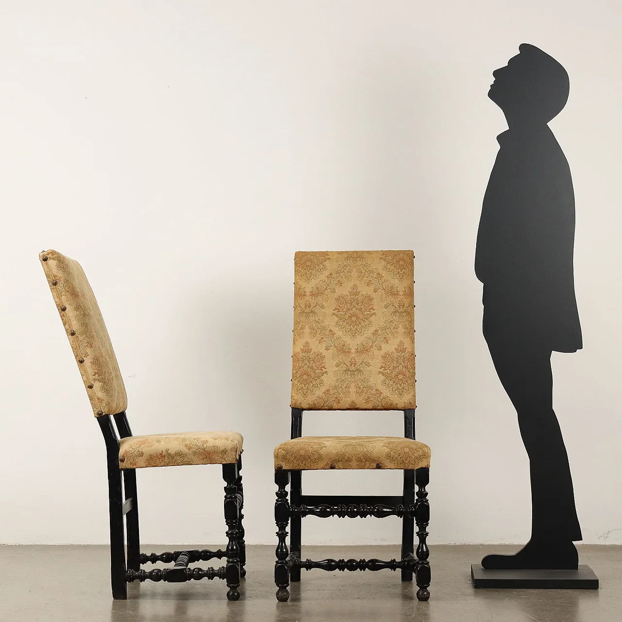 4 Baroque chairs in ebony painted walnut, 18th century 2