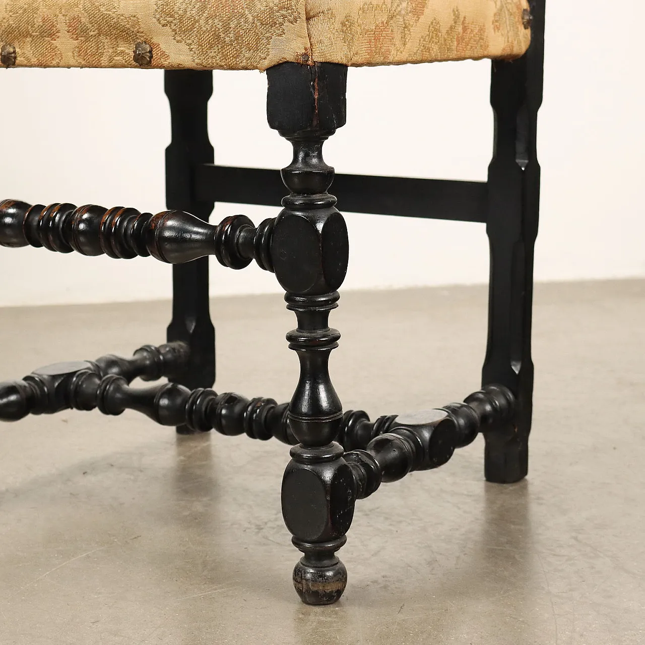 4 Baroque chairs in ebony painted walnut, 18th century 6