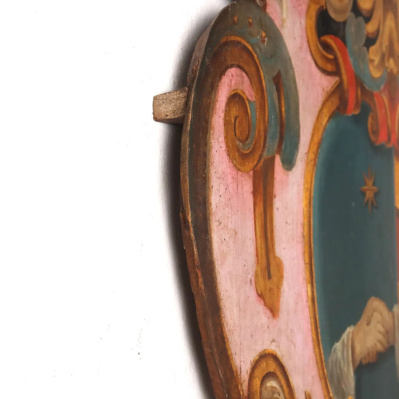 Pasqui family coat of arms in painted poplar, 18th century 9