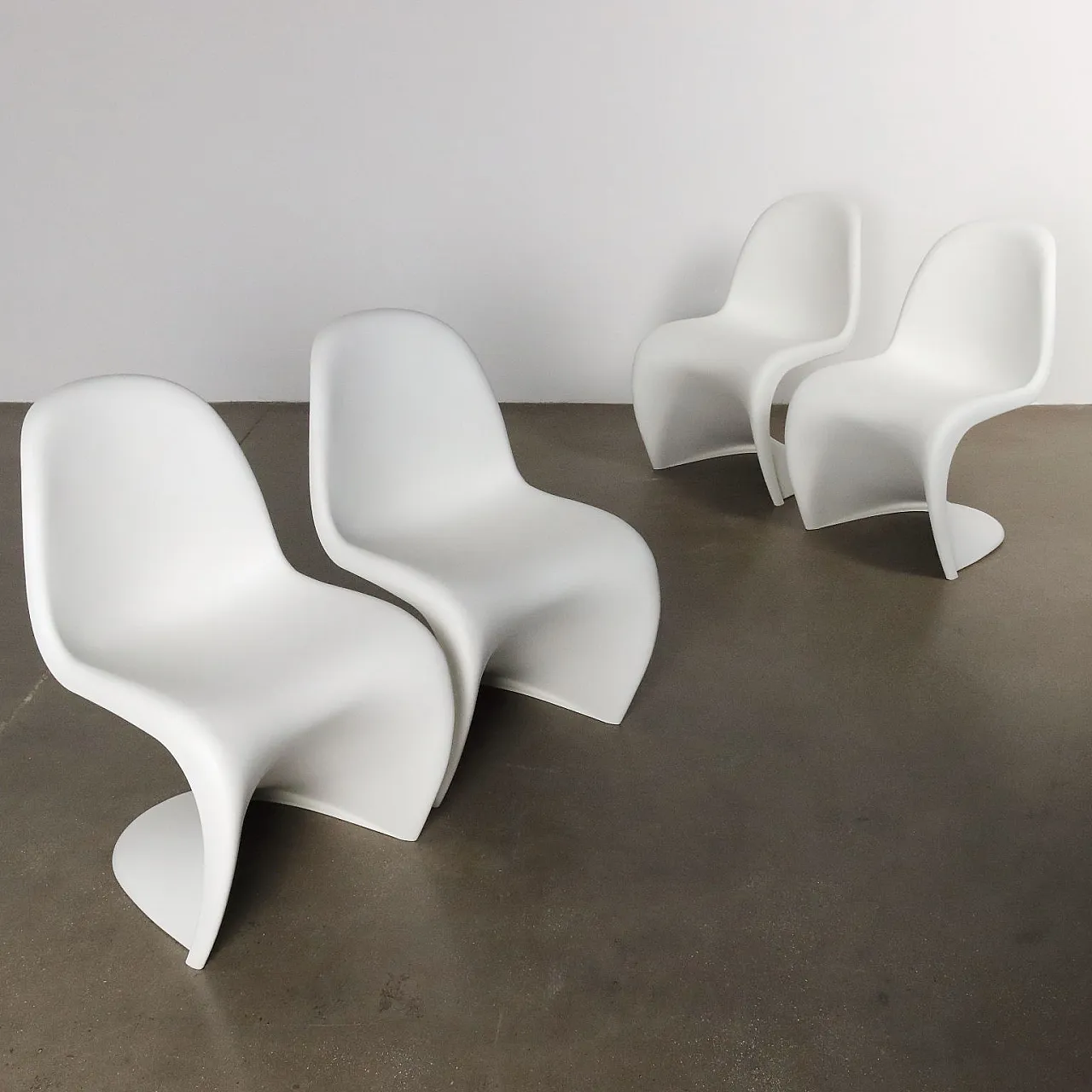 4 sedie Panton di Verner Panton per Vitra in plastica bianca, anni '90 3