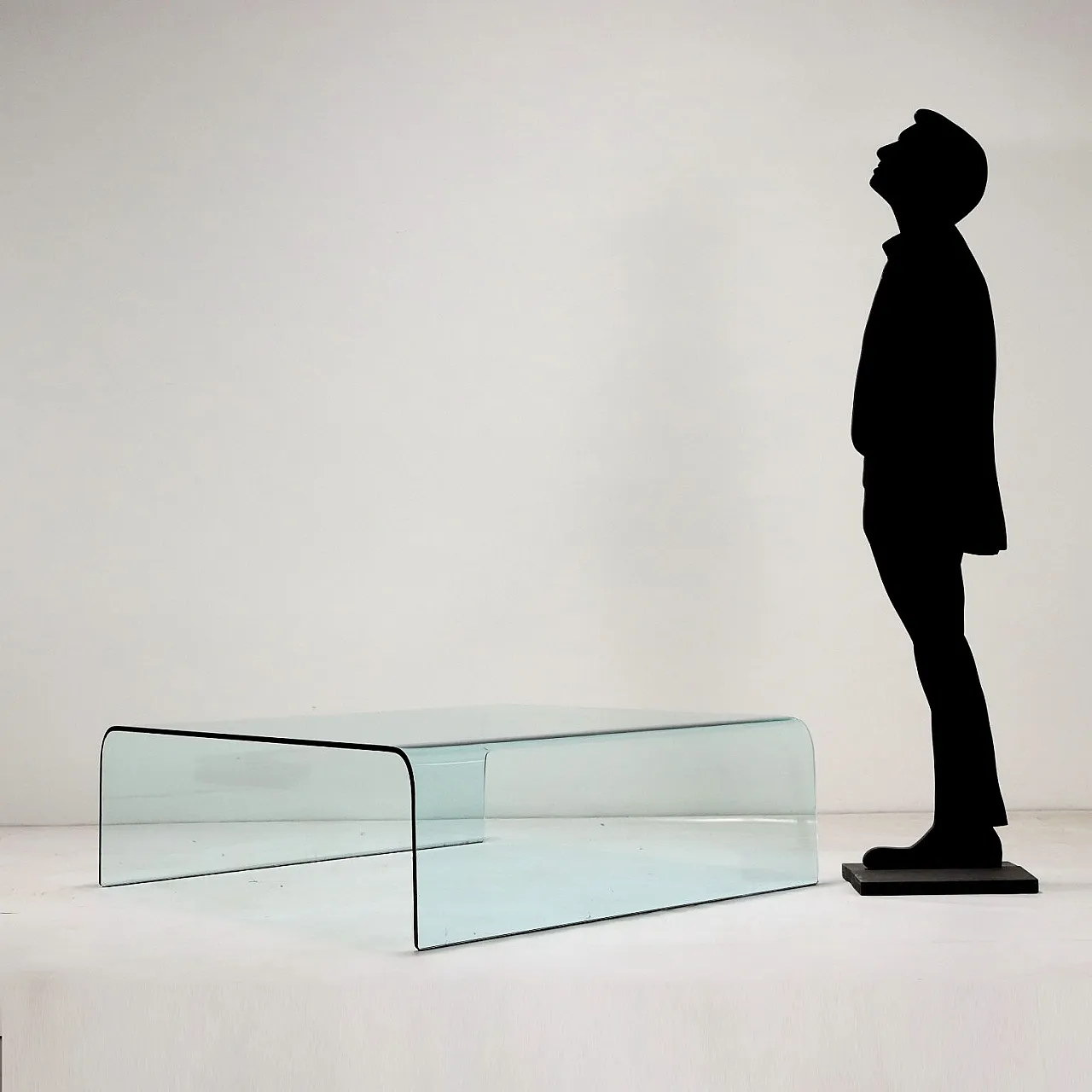 Tavolino da caffè in vetro curvato, anni '70 2