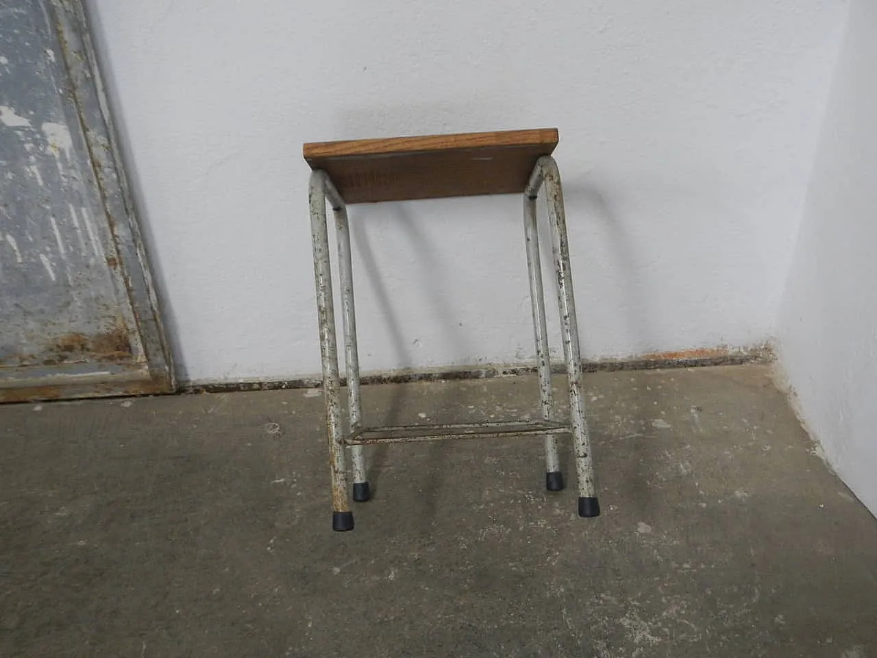 Support stool, 1970 4