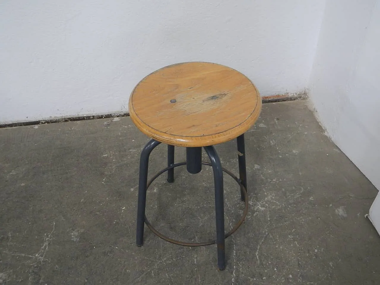 4 feet swivel stool 1960 2
