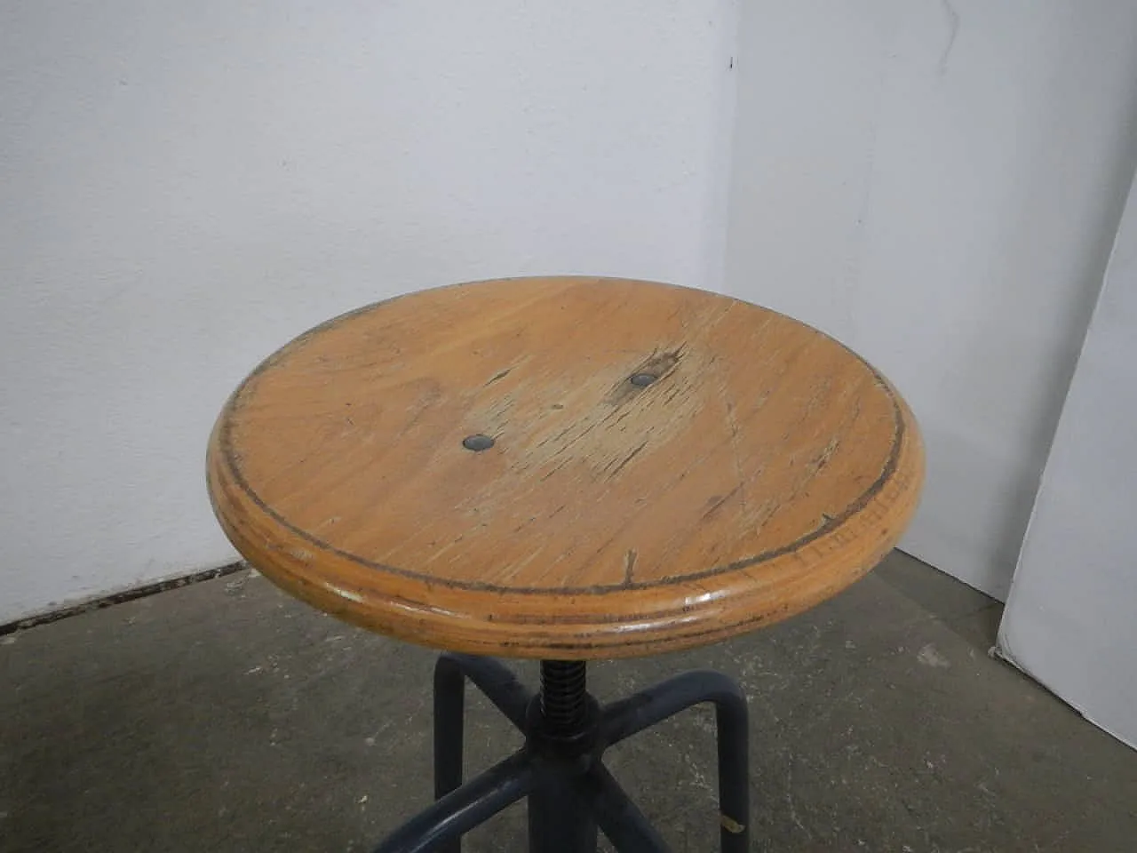 4 feet swivel stool 1960 4