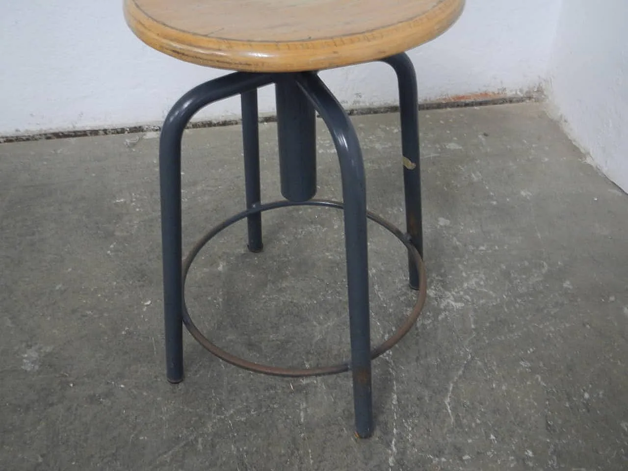 4 feet swivel stool 1960 6