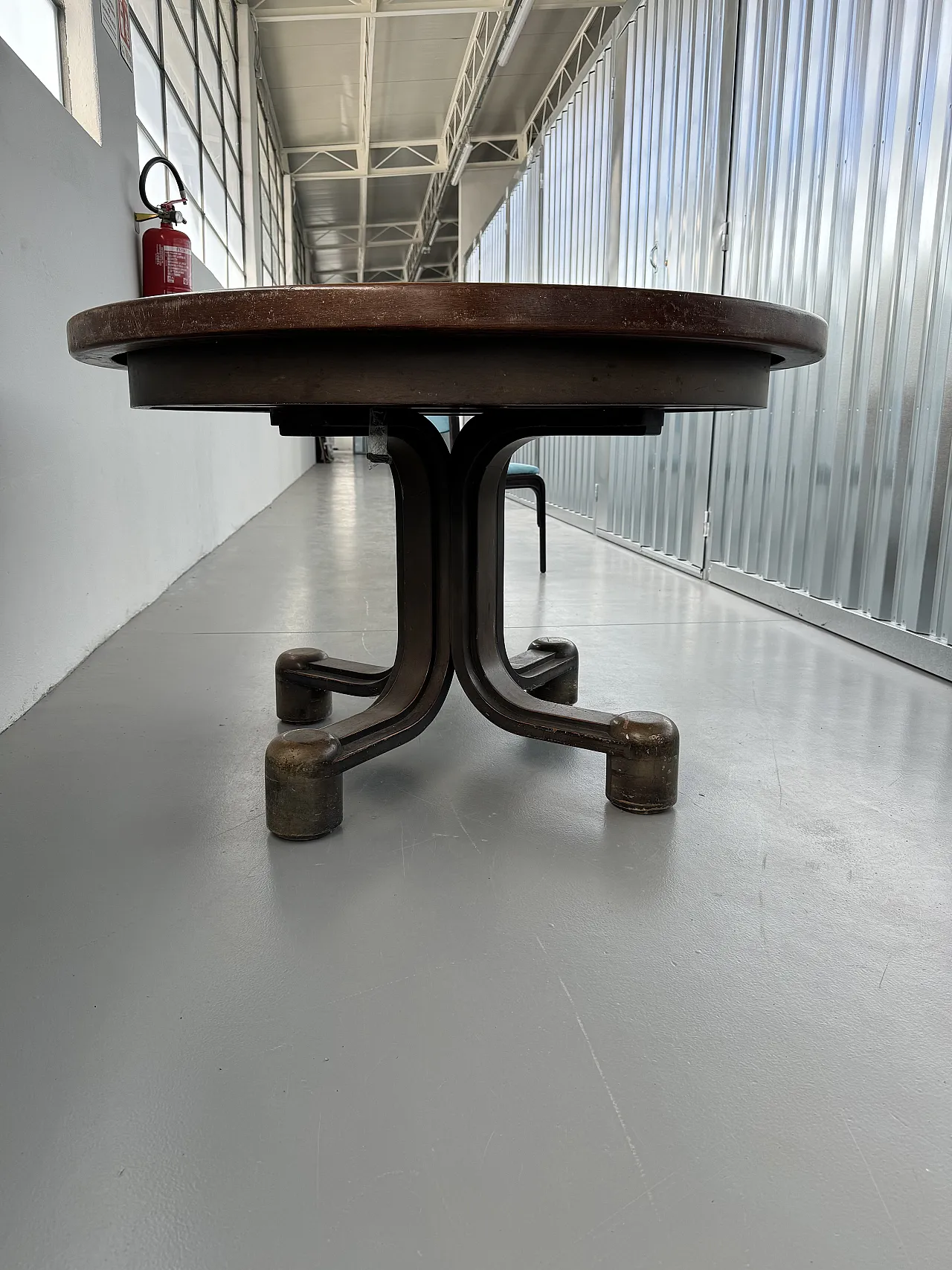 Tavolo da pranzo tondo allungabile 1960 di Gianfranco Frattini 4