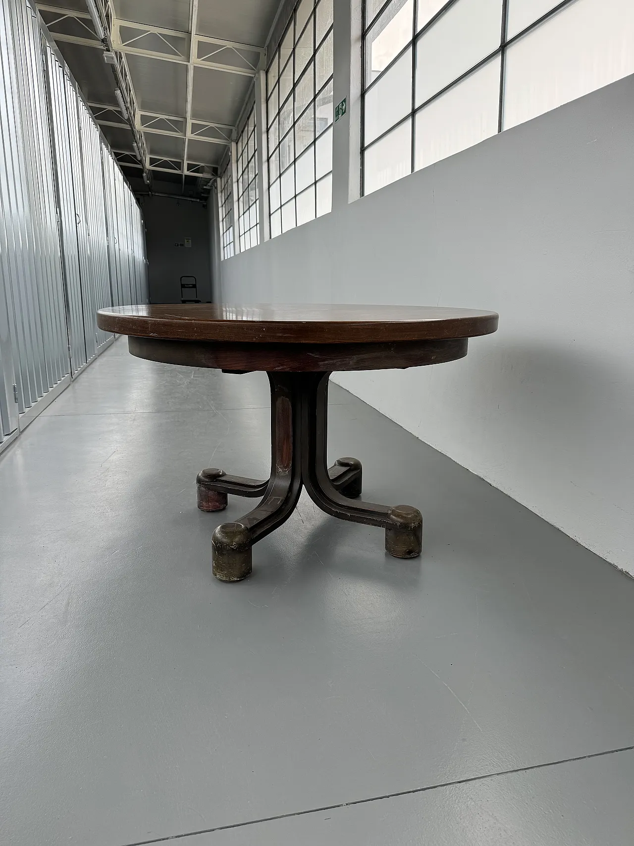 Tavolo da pranzo tondo allungabile 1960 di Gianfranco Frattini 7