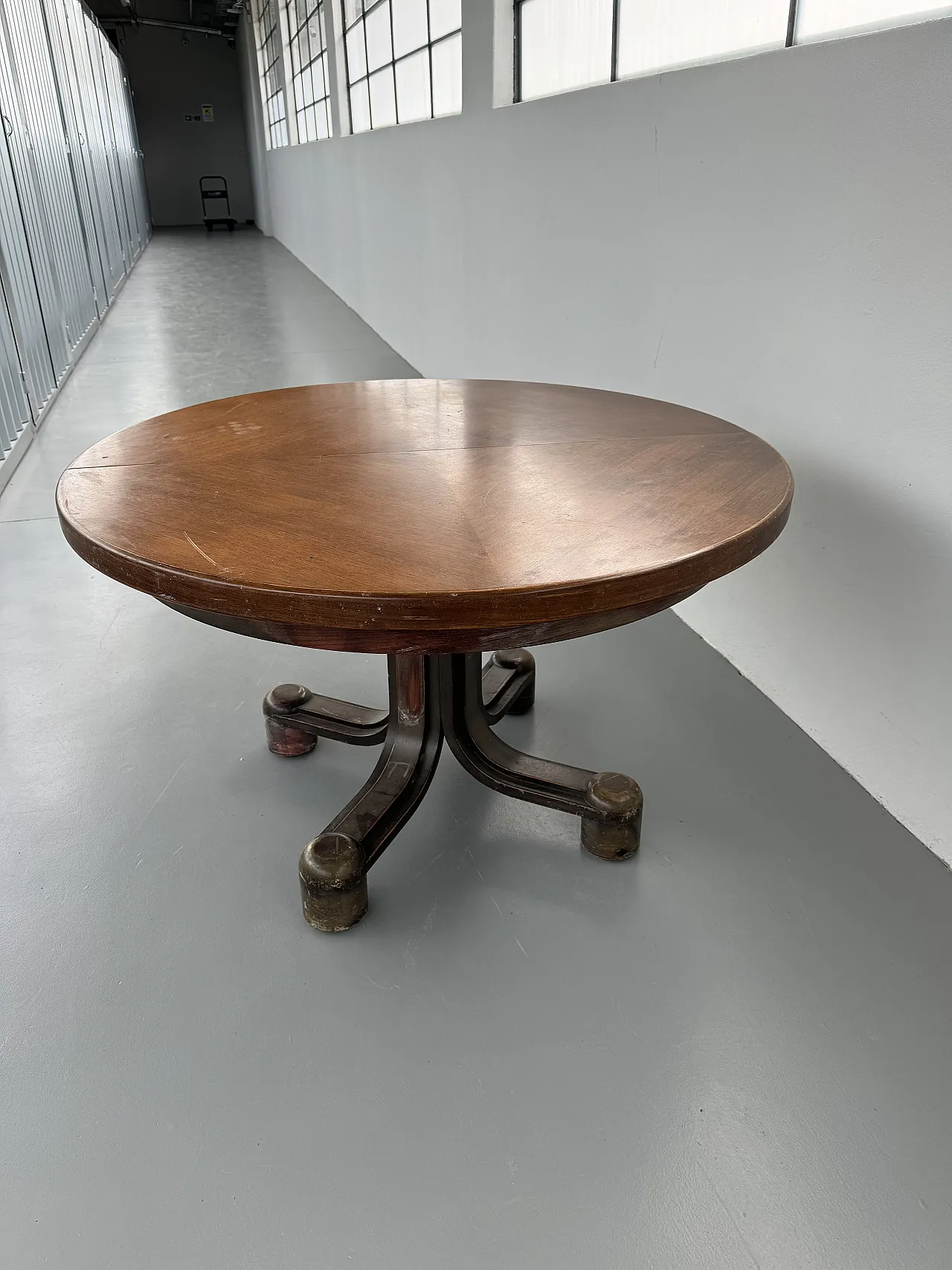 Tavolo da pranzo tondo allungabile 1960 di Gianfranco Frattini 8