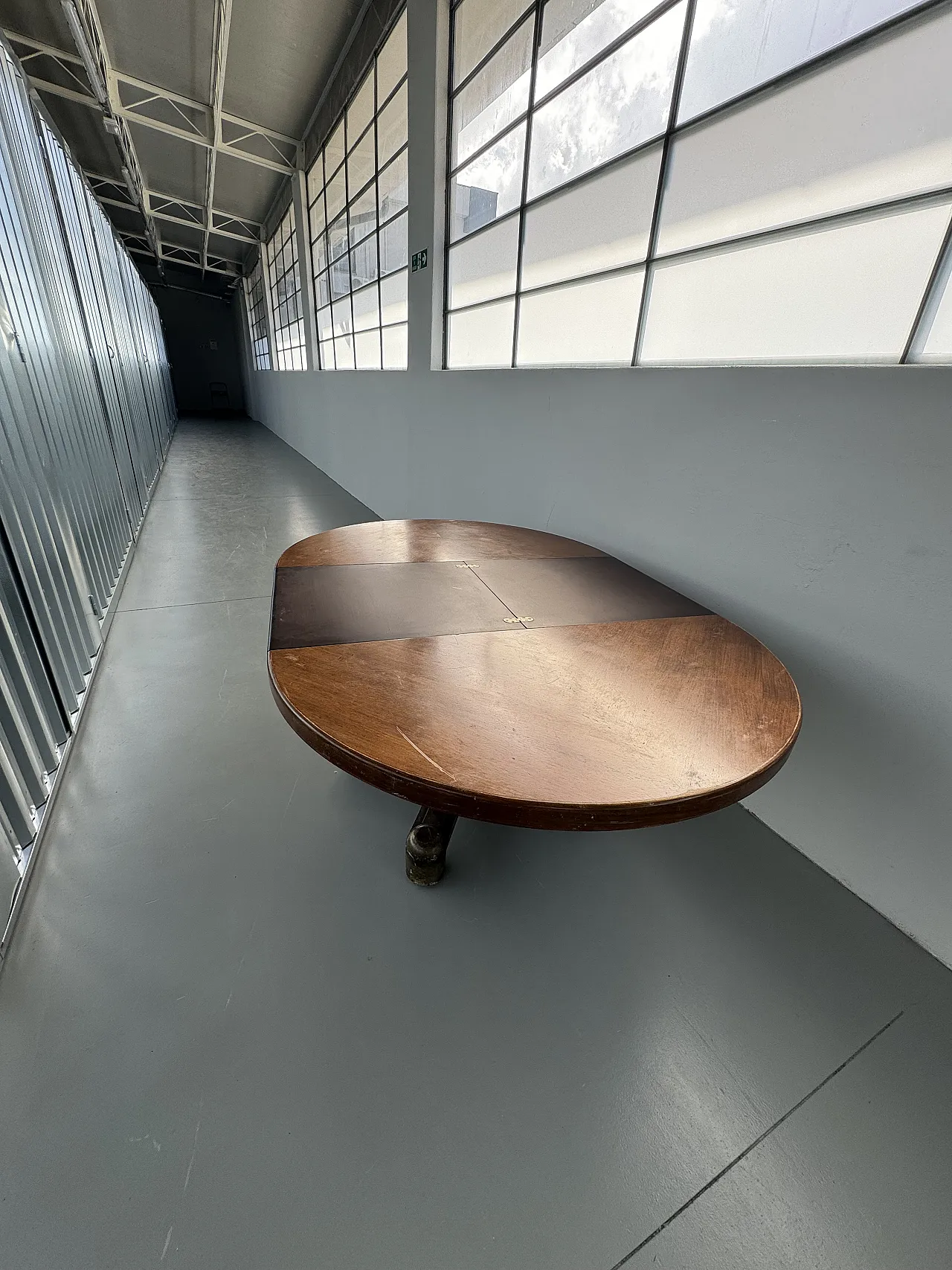 Tavolo da pranzo tondo allungabile 1960 di Gianfranco Frattini 9