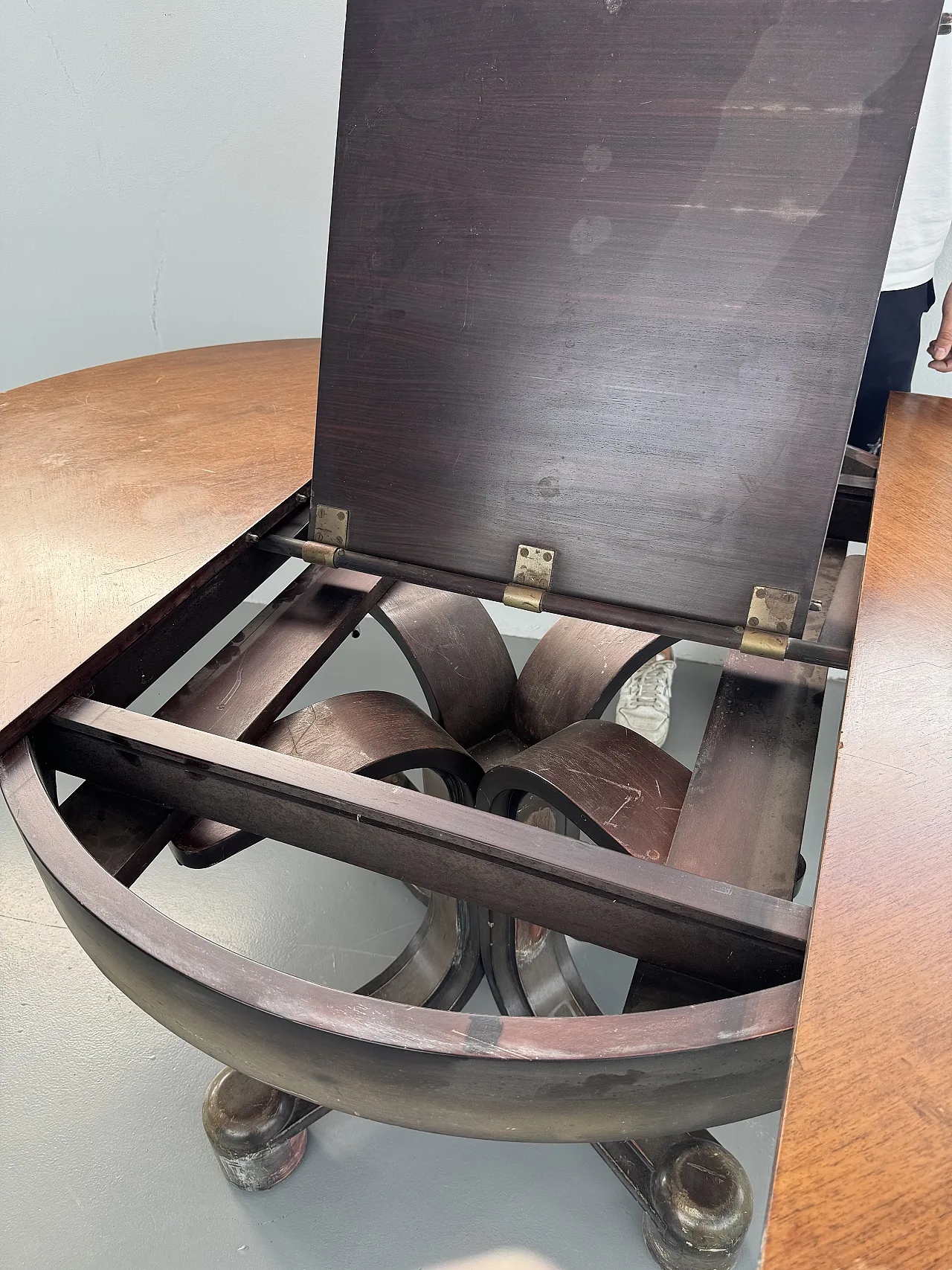 Tavolo da pranzo tondo allungabile 1960 di Gianfranco Frattini 12