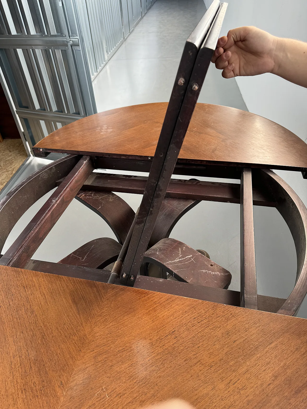 Tavolo da pranzo tondo allungabile 1960 di Gianfranco Frattini 15