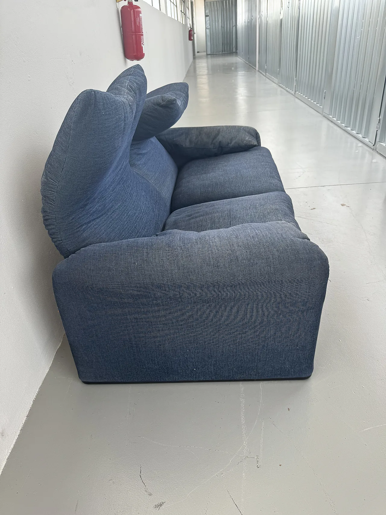 Maralunga Sofa by Vico Magistretti for Cassina, 80s 10