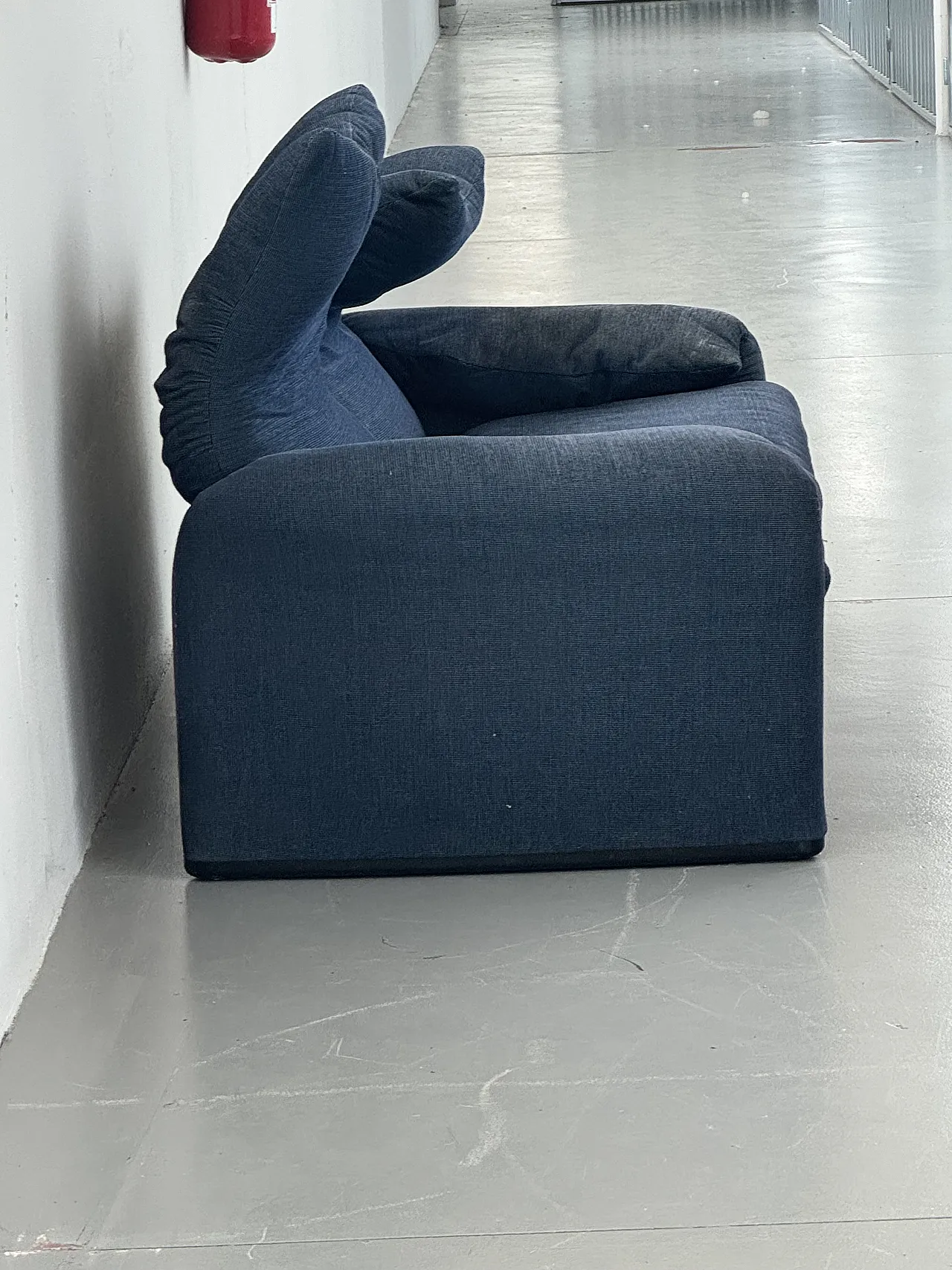 Maralunga Sofa by Vico Magistretti for Cassina, 80s 12