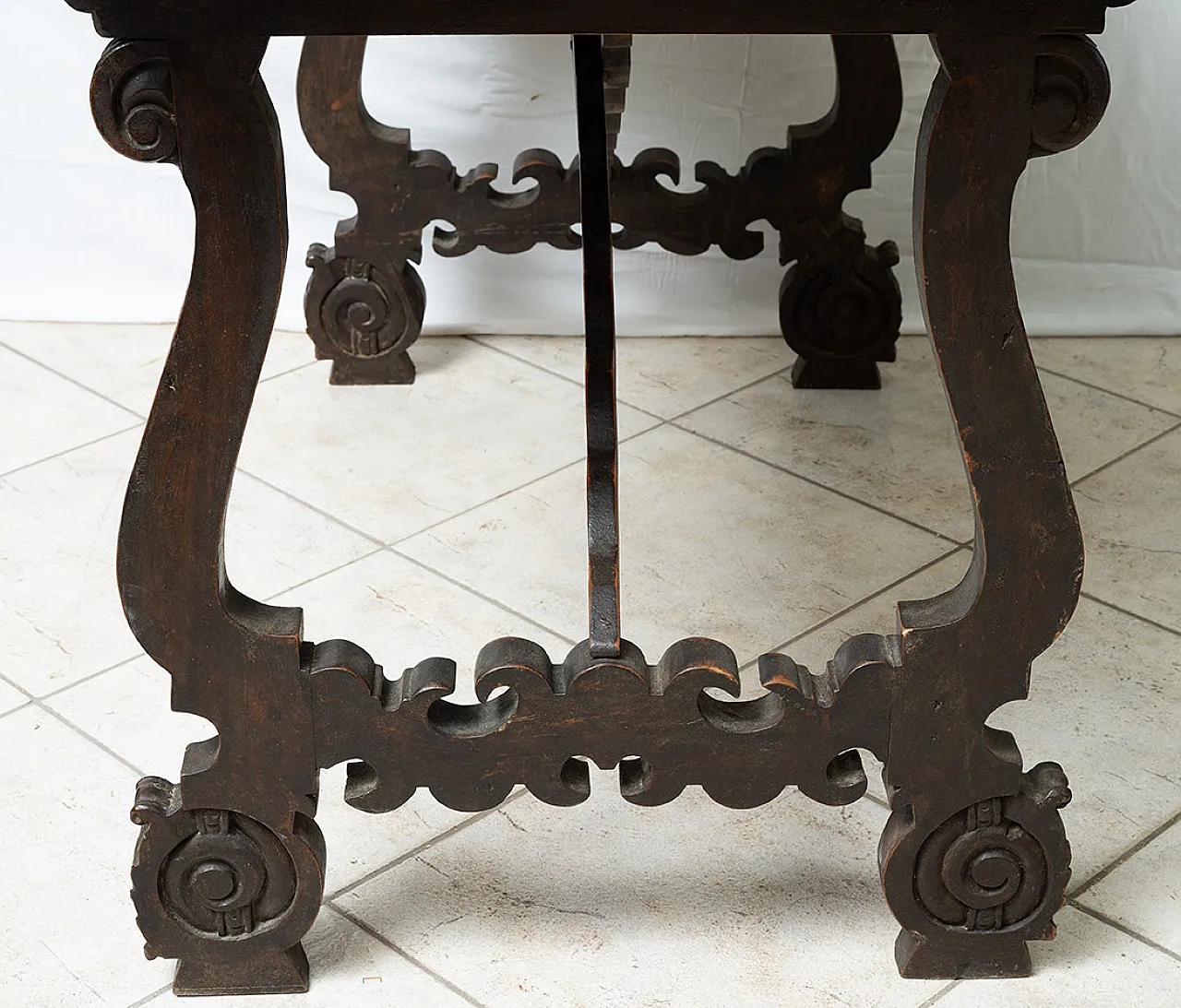 Tavolo da refettorio fratino in massello di noce, Napoli, '700 4