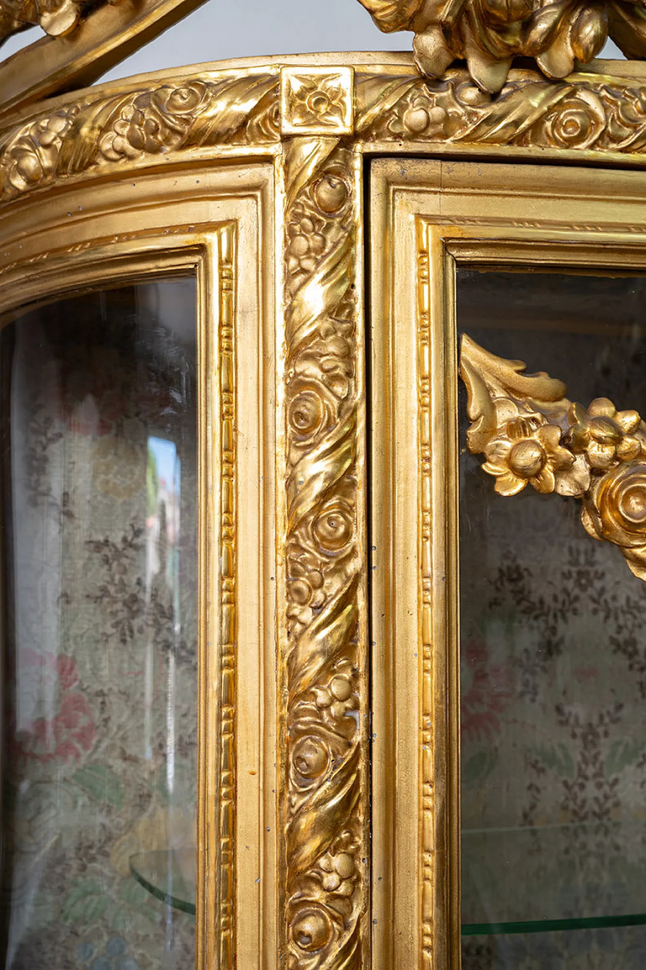 Showcase Napoleon III in golden and carved wood, 19th century 7