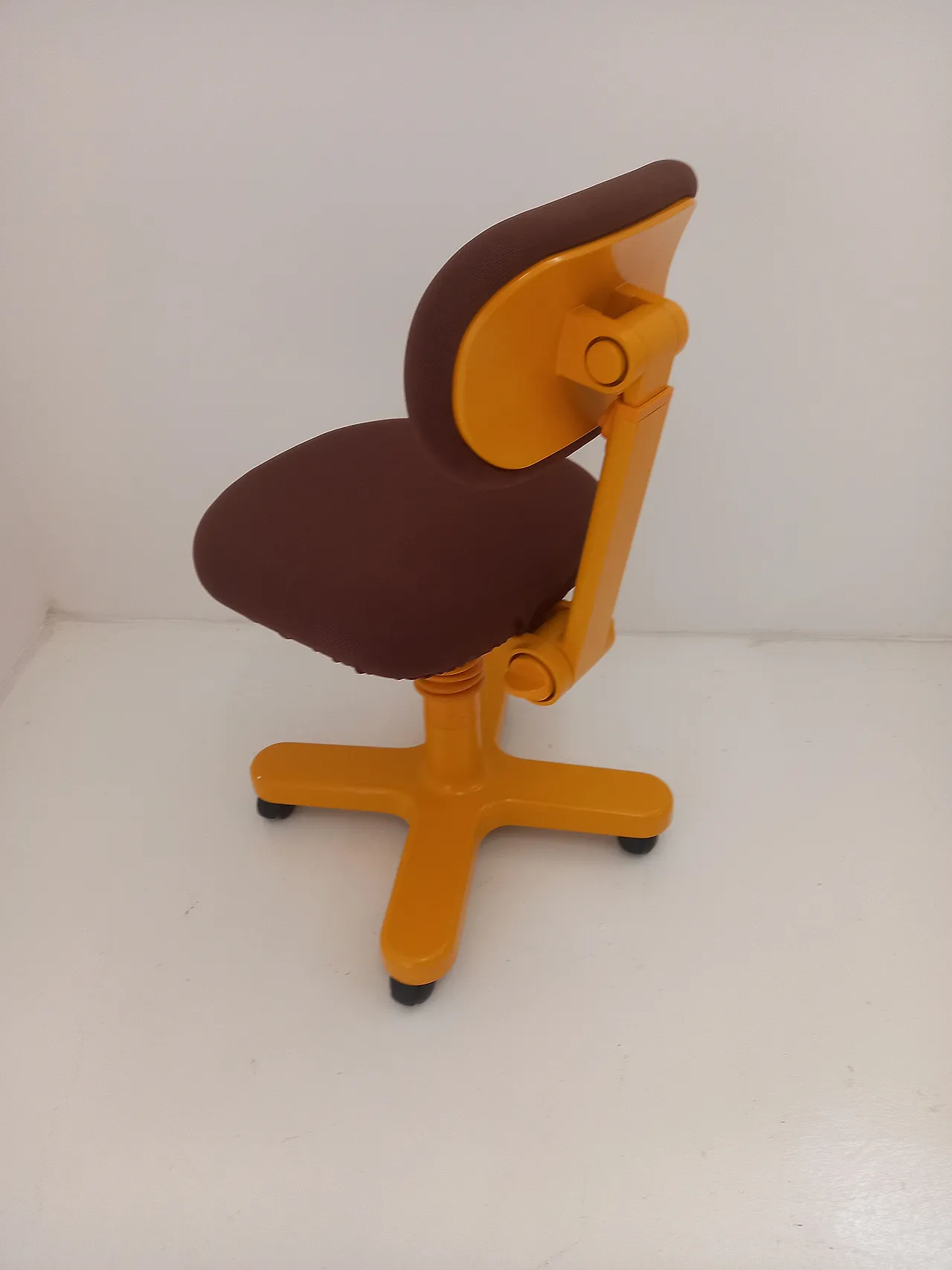 Synthesis series chair by Ettore Sottsass for Olivetti, 70s 2