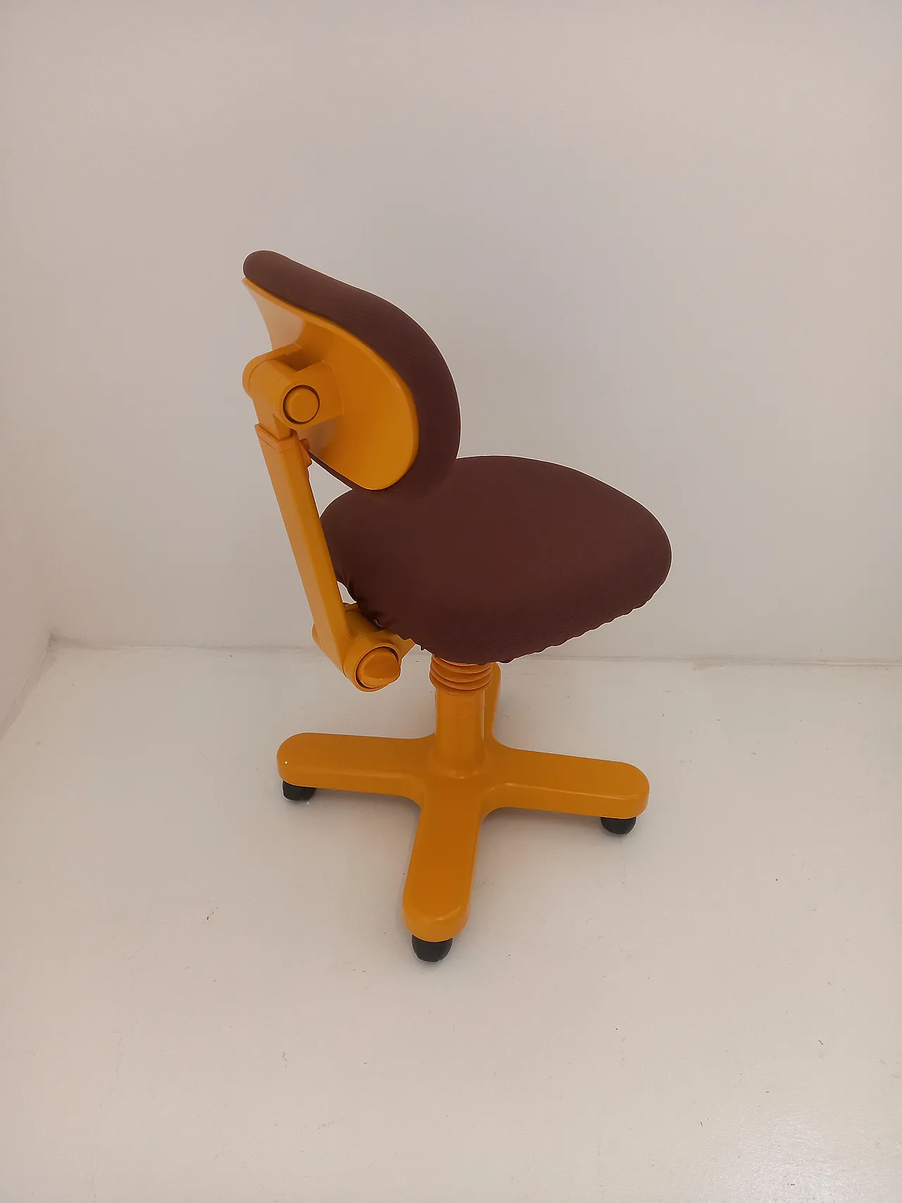 Synthesis series chair by Ettore Sottsass for Olivetti, 70s 4