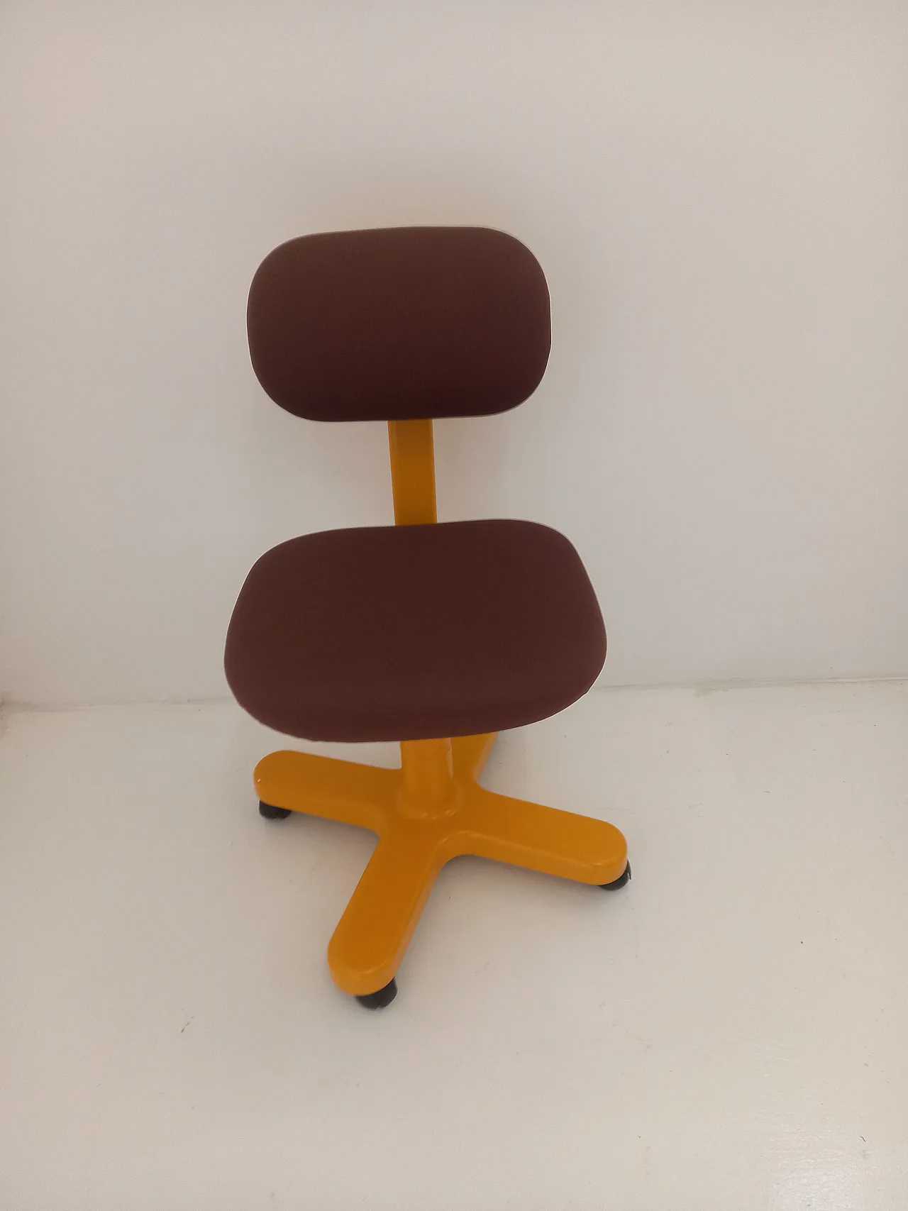 Synthesis series chair by Ettore Sottsass for Olivetti, 70s 5