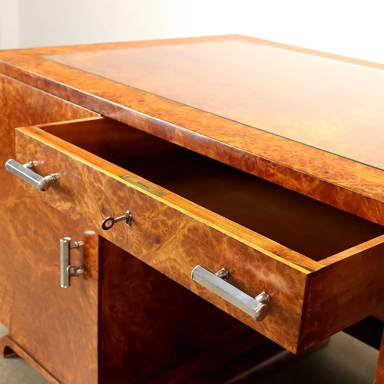 Decò Desk in walnut burl veneer metal, 1930s 4