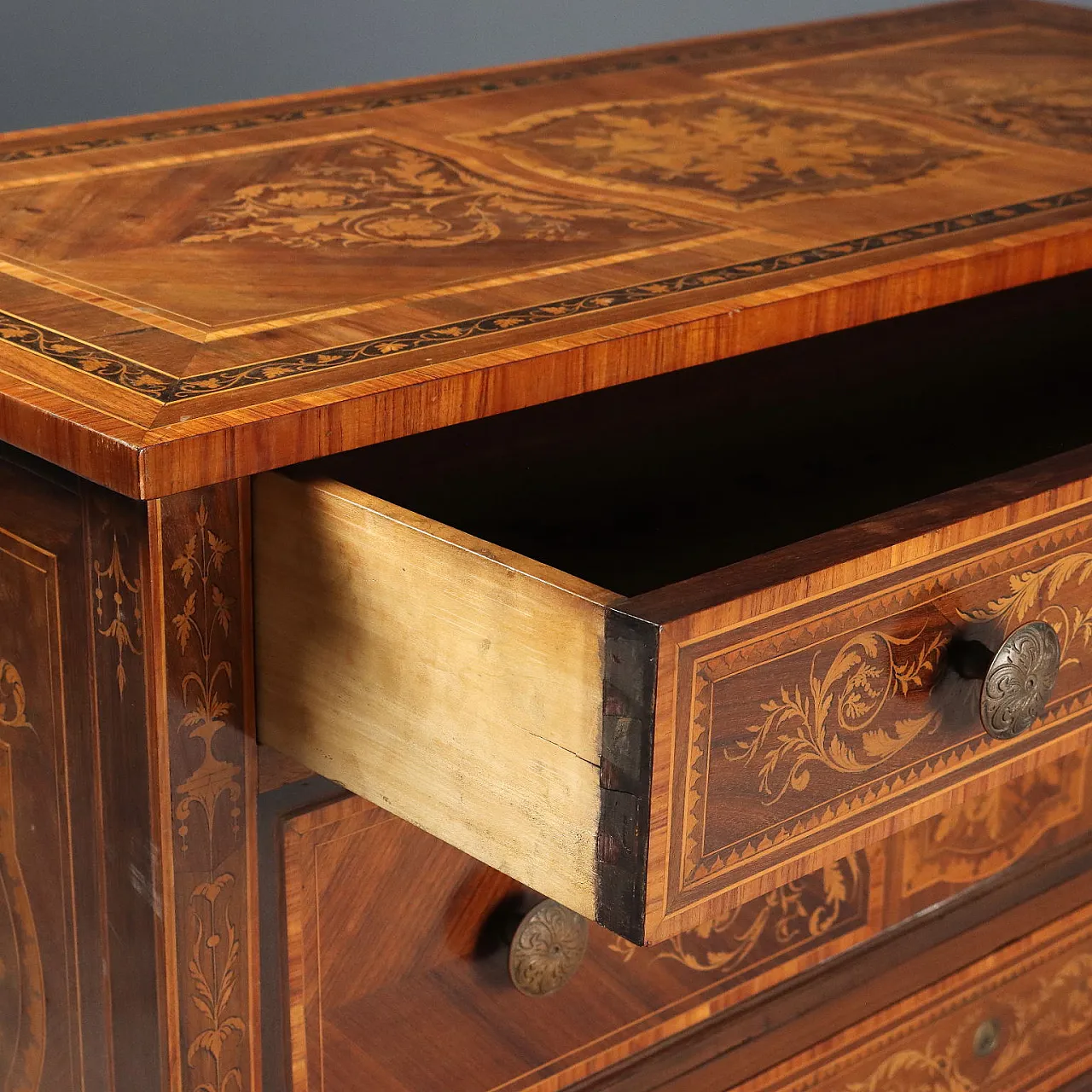 Neoclassical chest of drawers with 3 drawers, 20th century 3