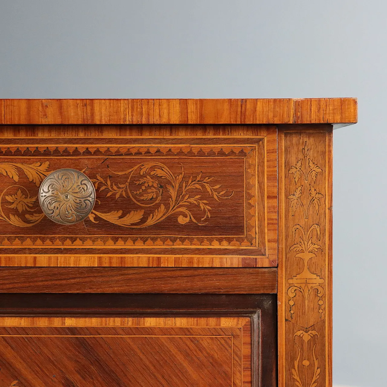 Neoclassical chest of drawers with 3 drawers, 20th century 4