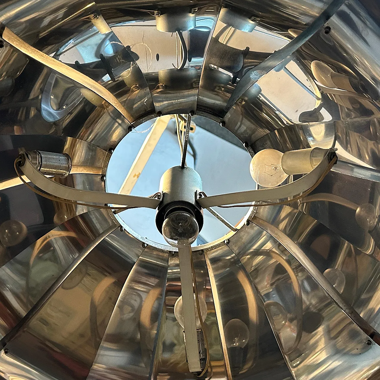 Lampadario in acciaio attribuito a Reggiani, anni '60 5