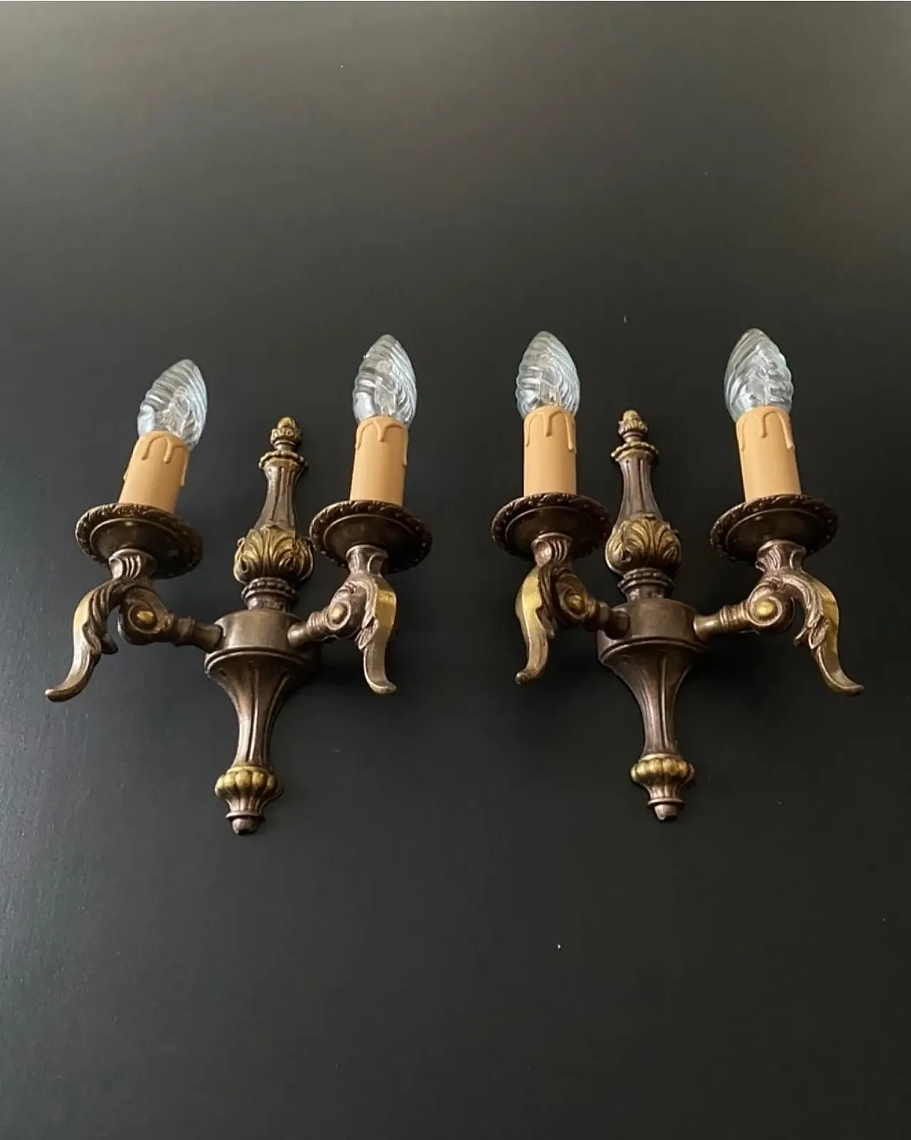 Pair of wall sconces in bronze and brass, 1950s 4