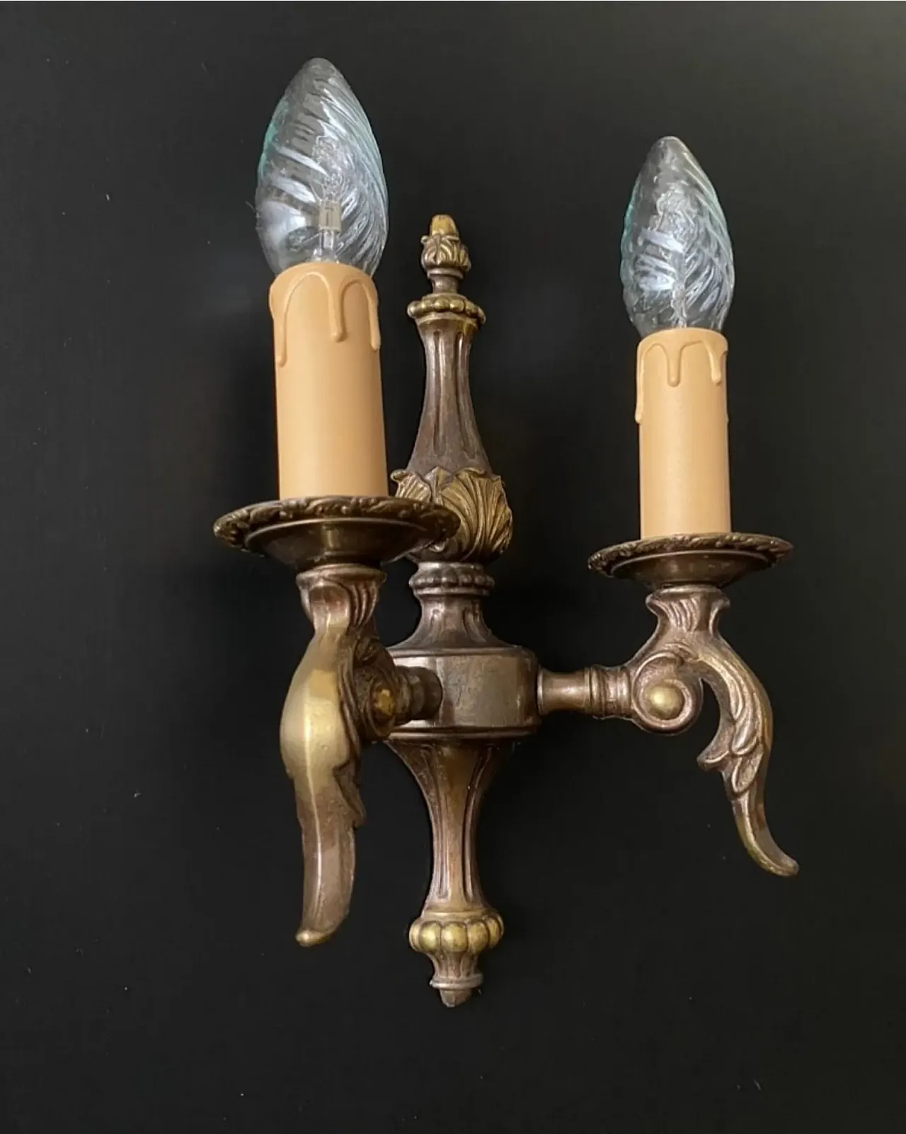 Pair of wall sconces in bronze and brass, 1950s 5