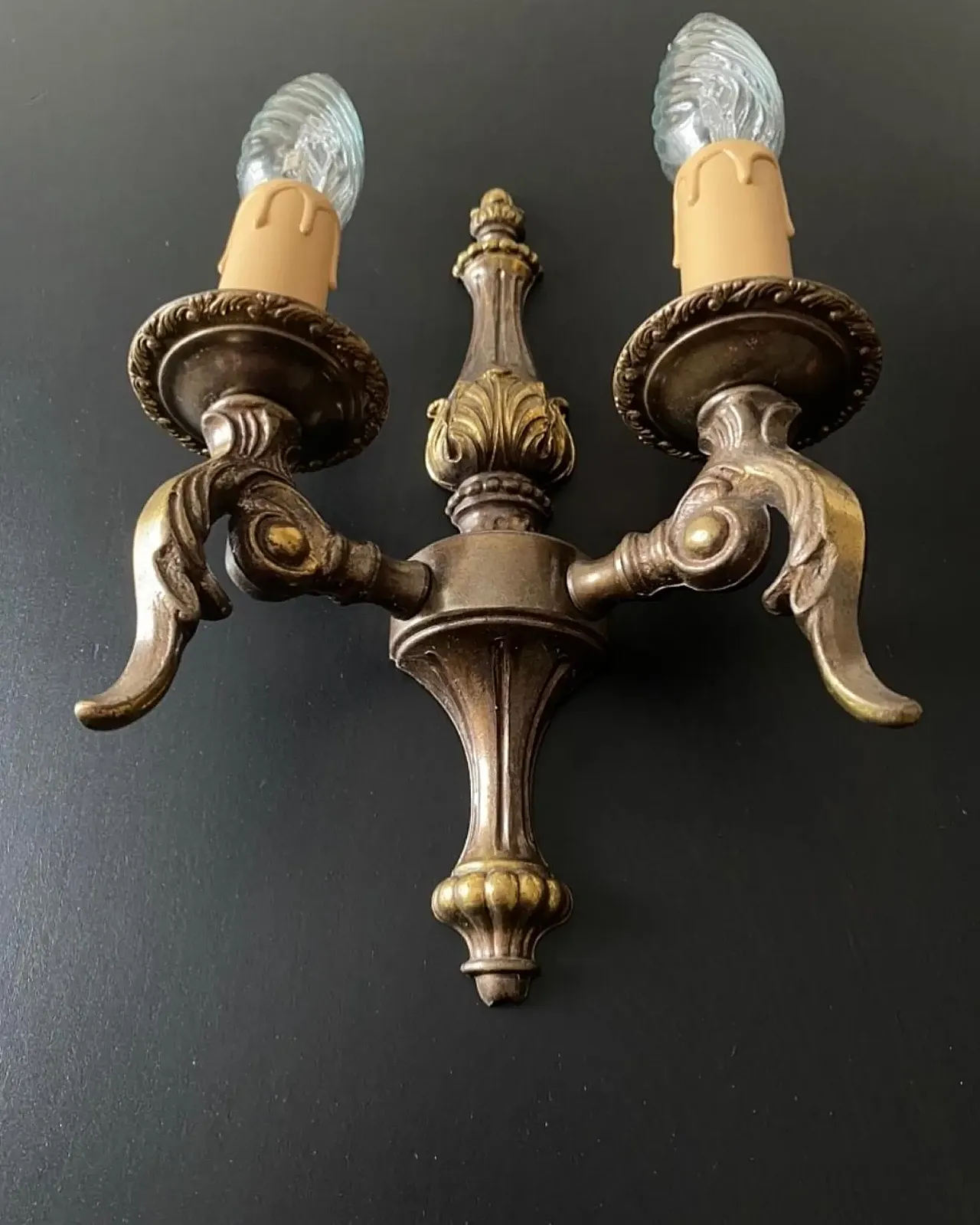 Pair of wall sconces in bronze and brass, 1950s 6