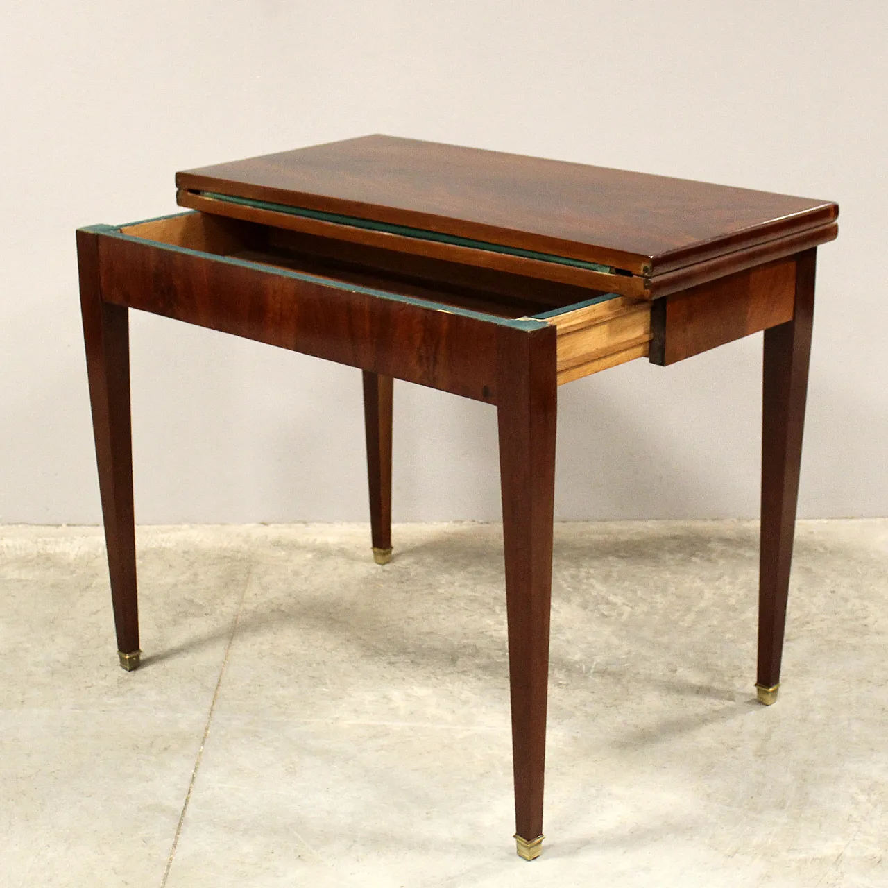 Game table in mahogany '800 8