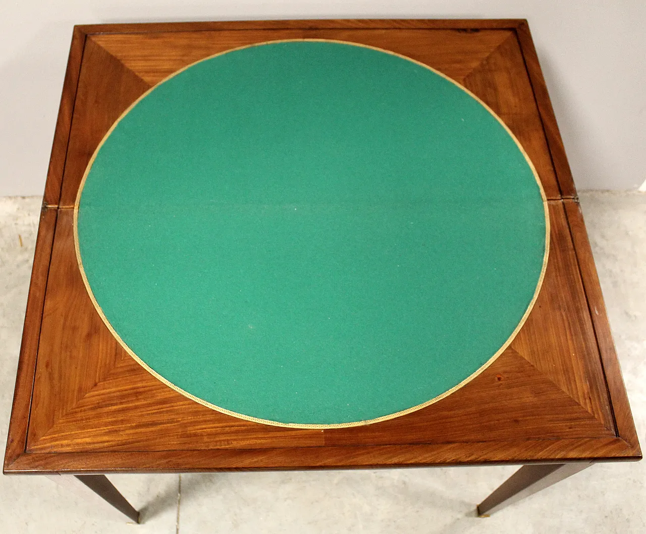 Game table in mahogany '800 11