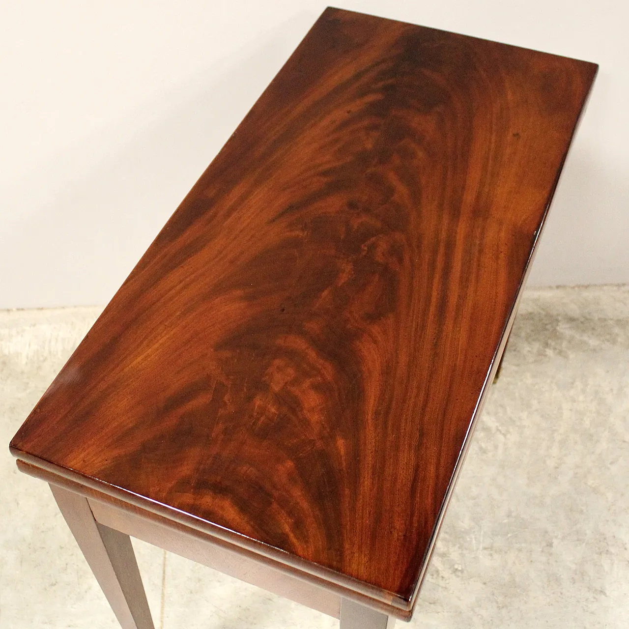 Game table in mahogany '800 12