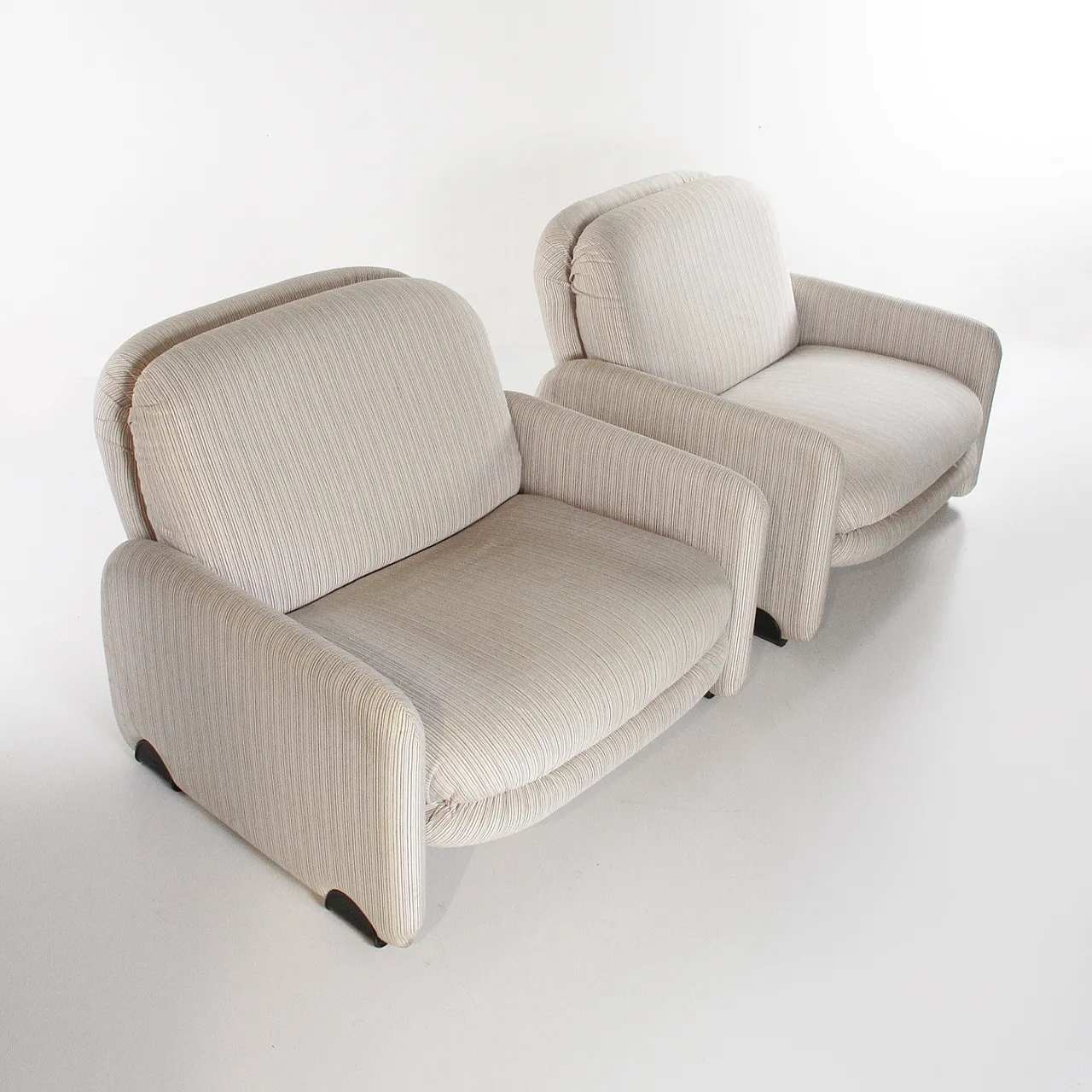 Coppia di poltrone di G. Vitelli e T. Ammannati per Brunati, anni '70 1