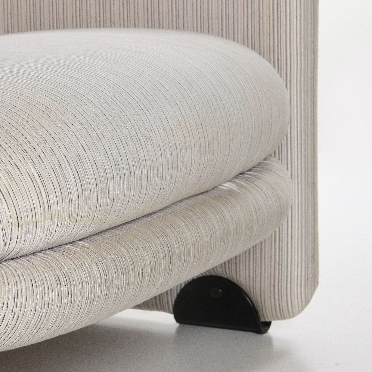 Coppia di poltrone di G. Vitelli e T. Ammannati per Brunati, anni '70 2