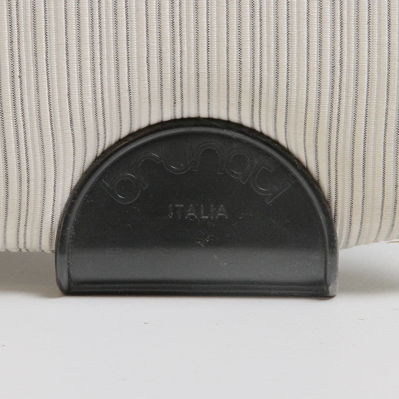 Coppia di poltrone di G. Vitelli e T. Ammannati per Brunati, anni '70 4