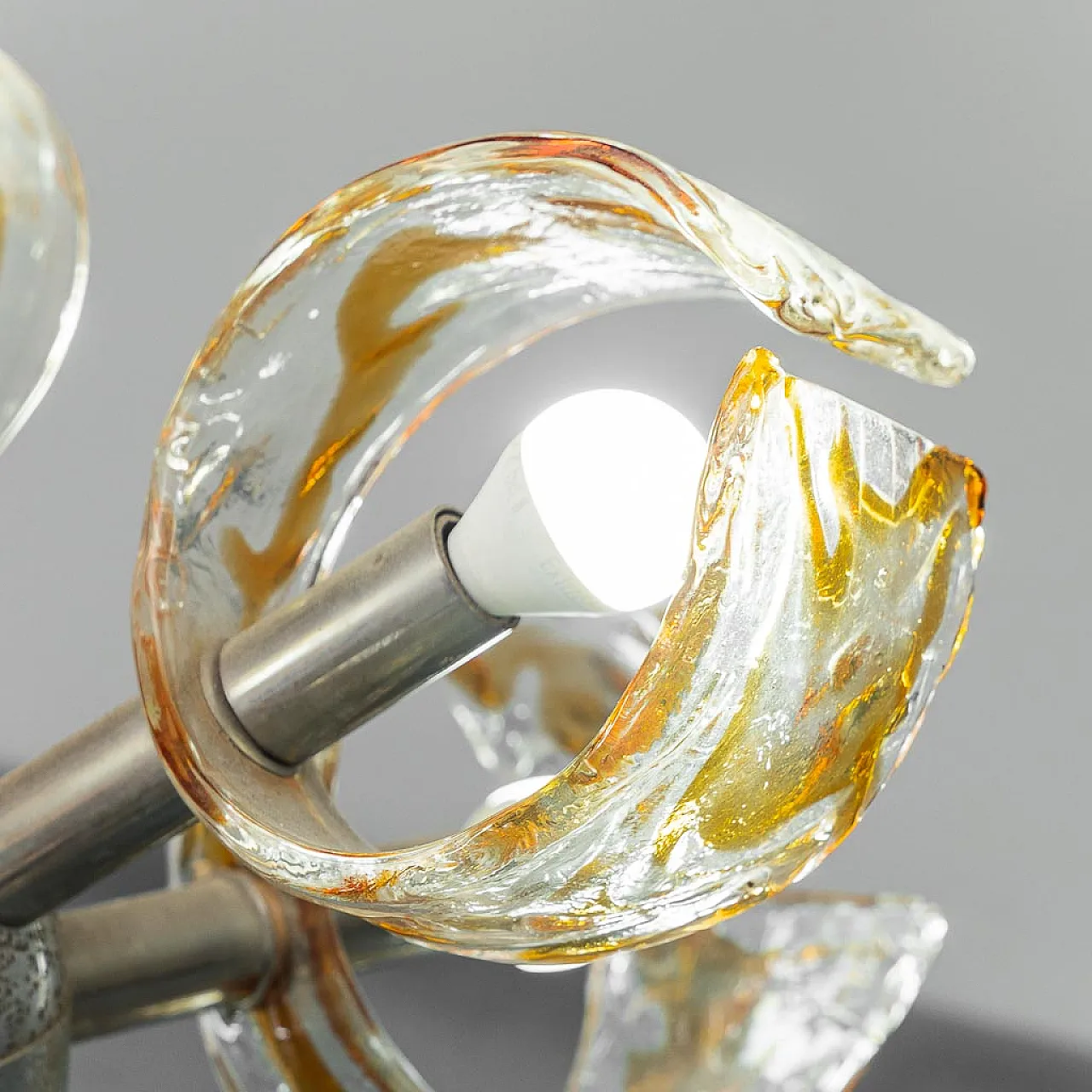 Lampadario Mazzega a 9 luci in metallo cromato e vetro anni 70 2