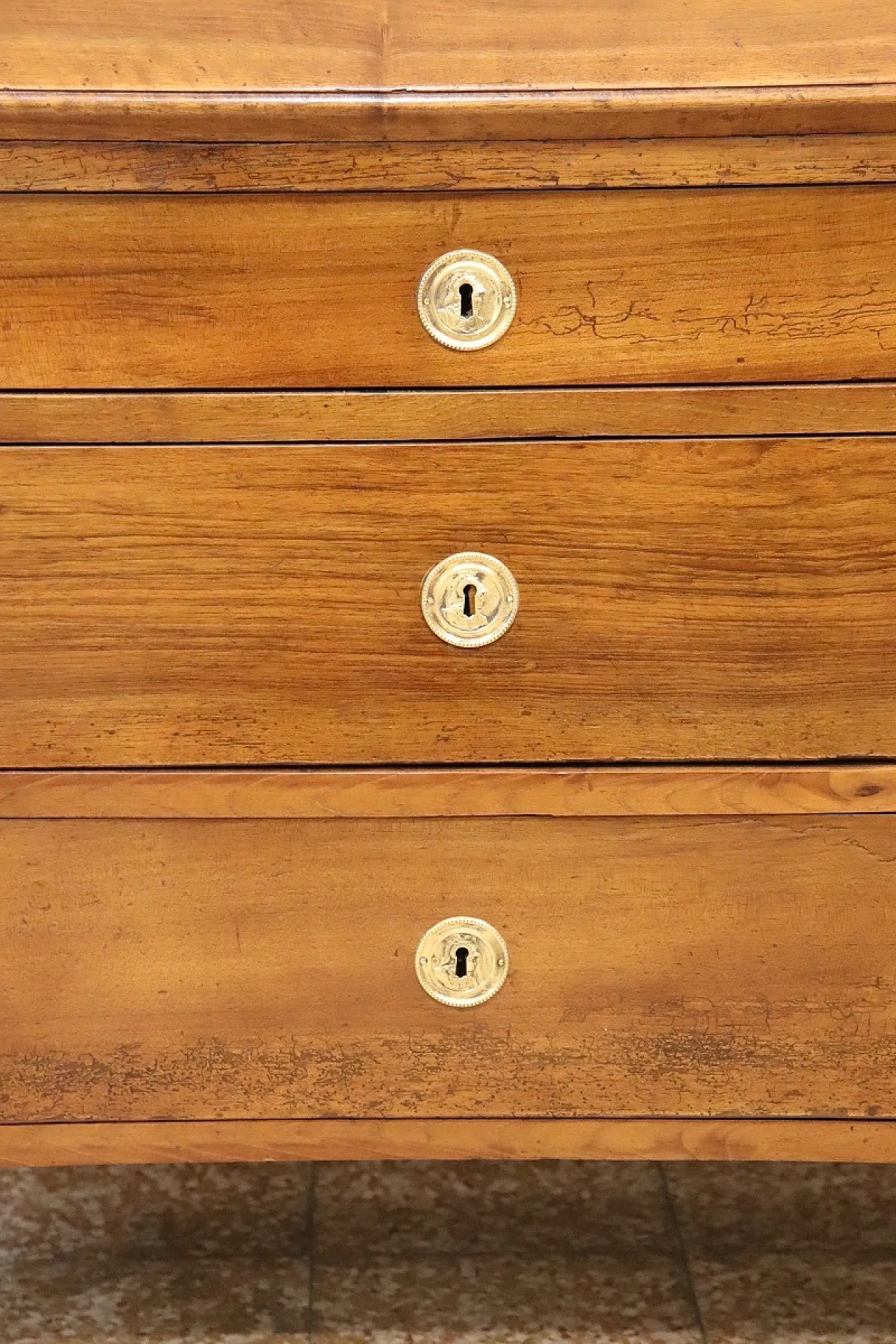 Ancient limelight in walnut wood, '700 3