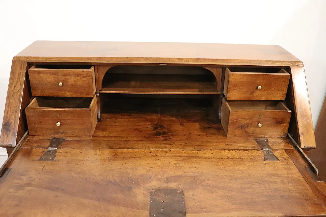 Ancient limelight in walnut wood, '700 8