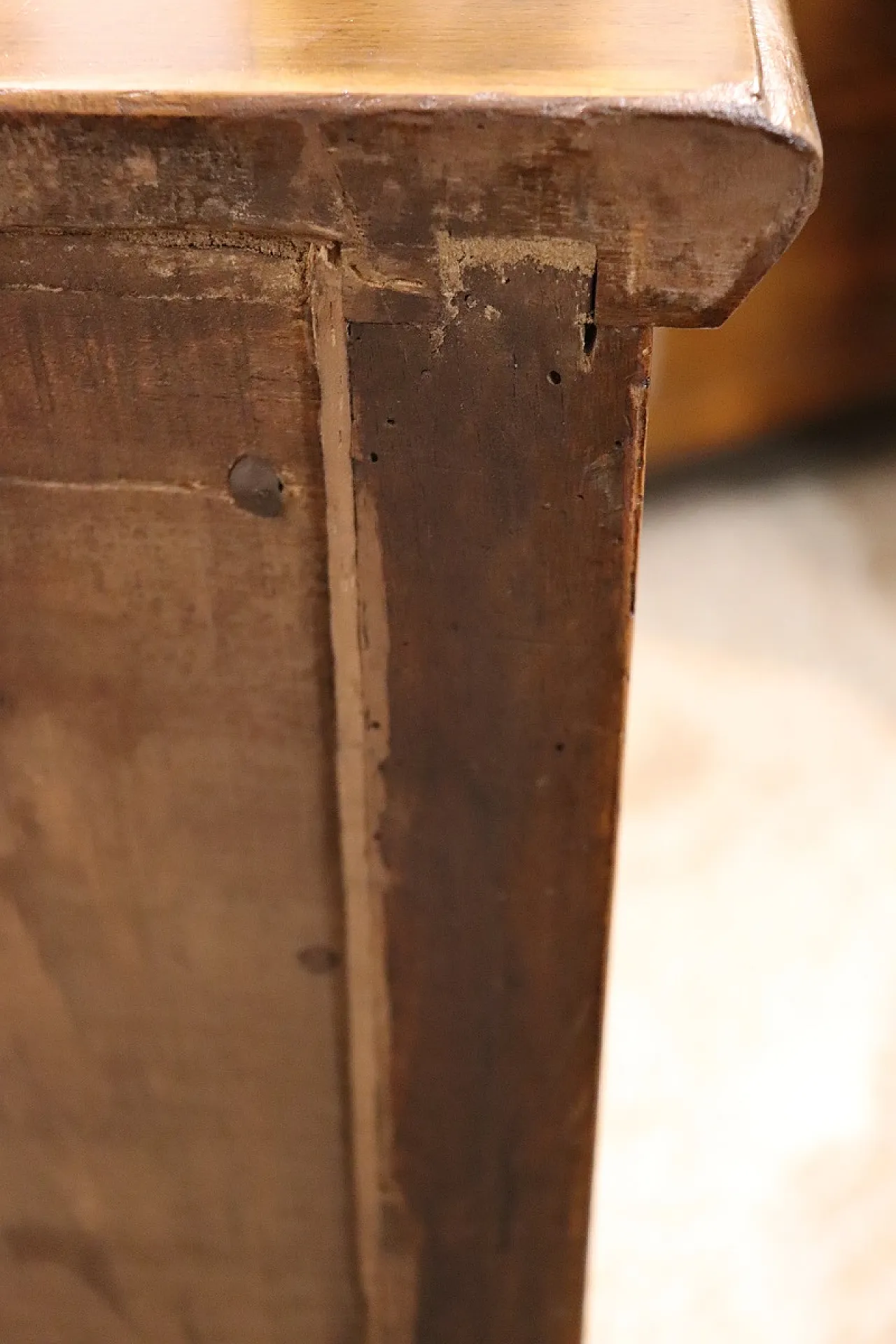 Ancient limelight in walnut wood, '700 12