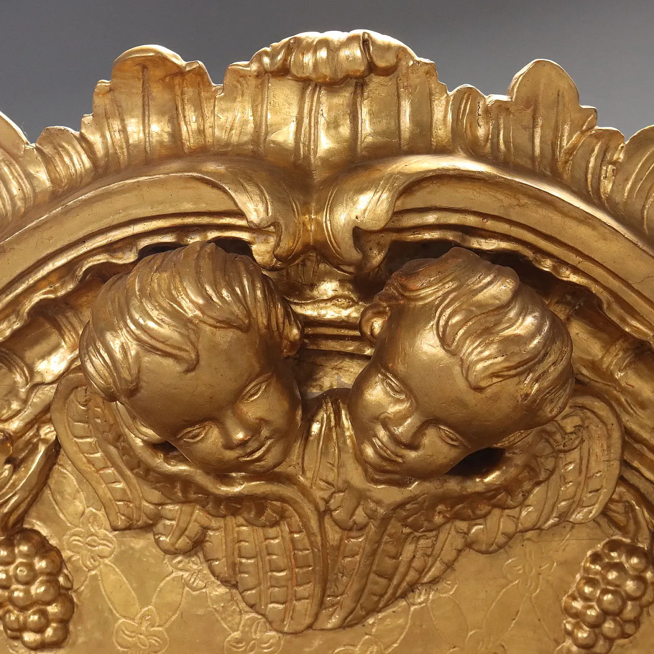 Case carved in gilded linden wood, 18th century 3