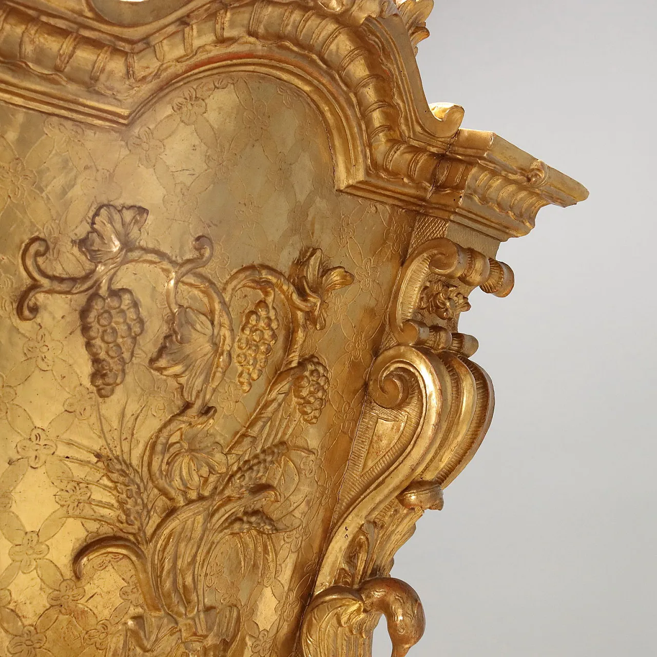 Case carved in gilded linden wood, 18th century 6