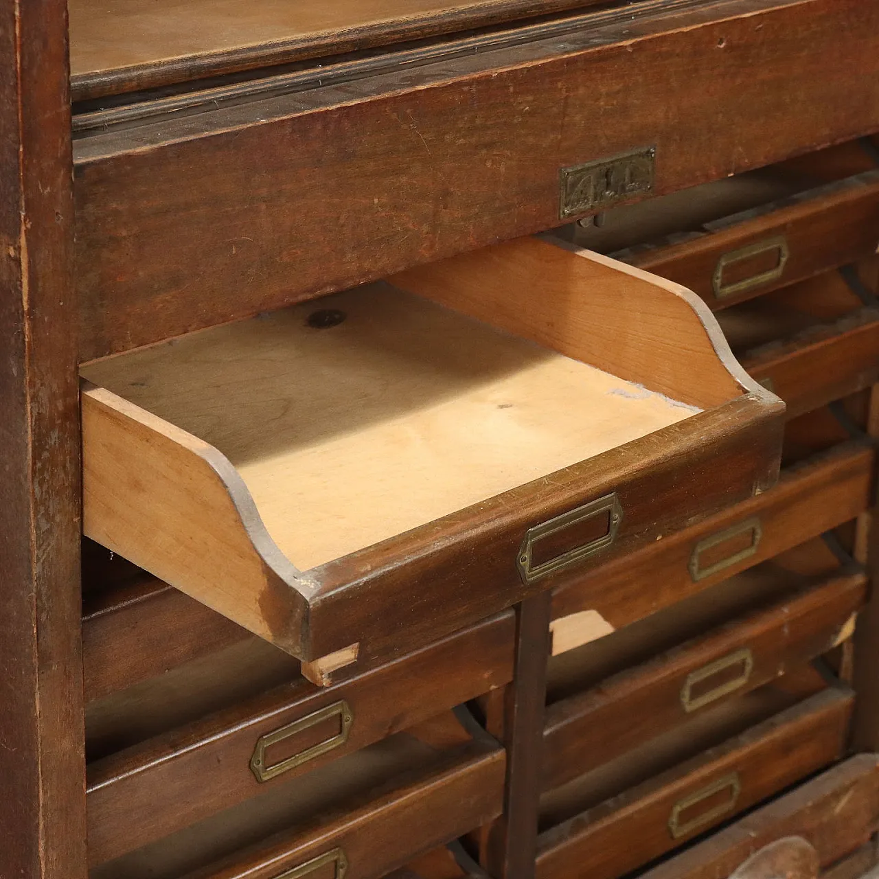 Armadio a rullo cassetti in faggio, primo '900 8