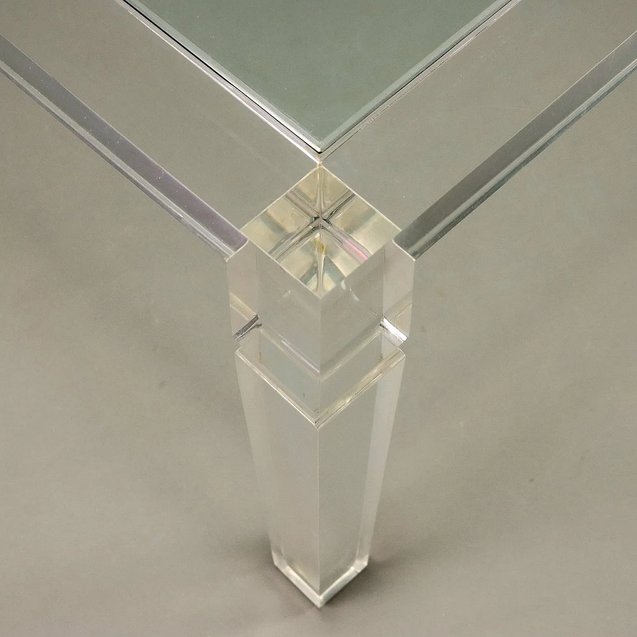 Transparent coffee table in plexiglas and glass, 1990s 5