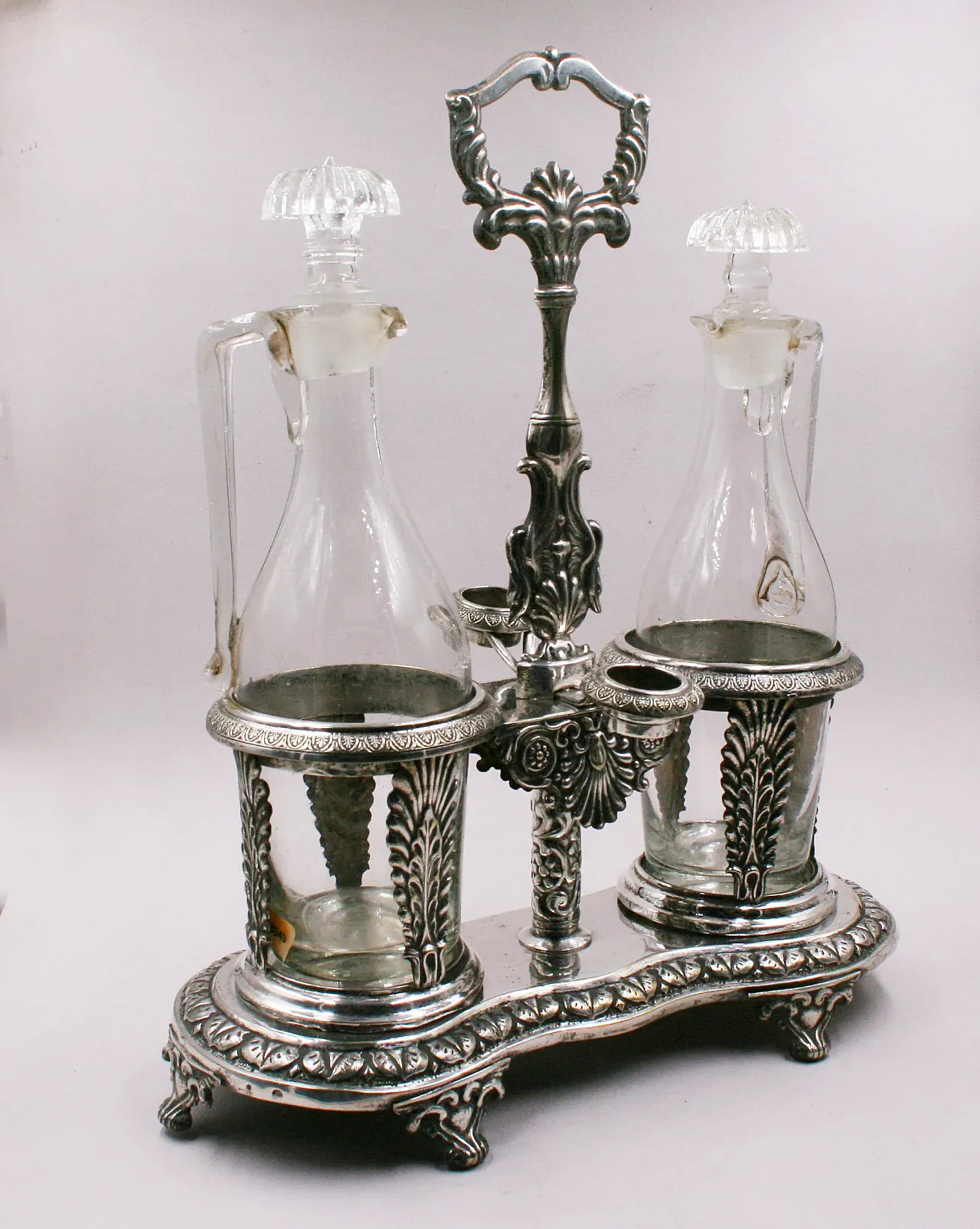 Oliera in argento sbalzato e cesellato, Genova, '800 1