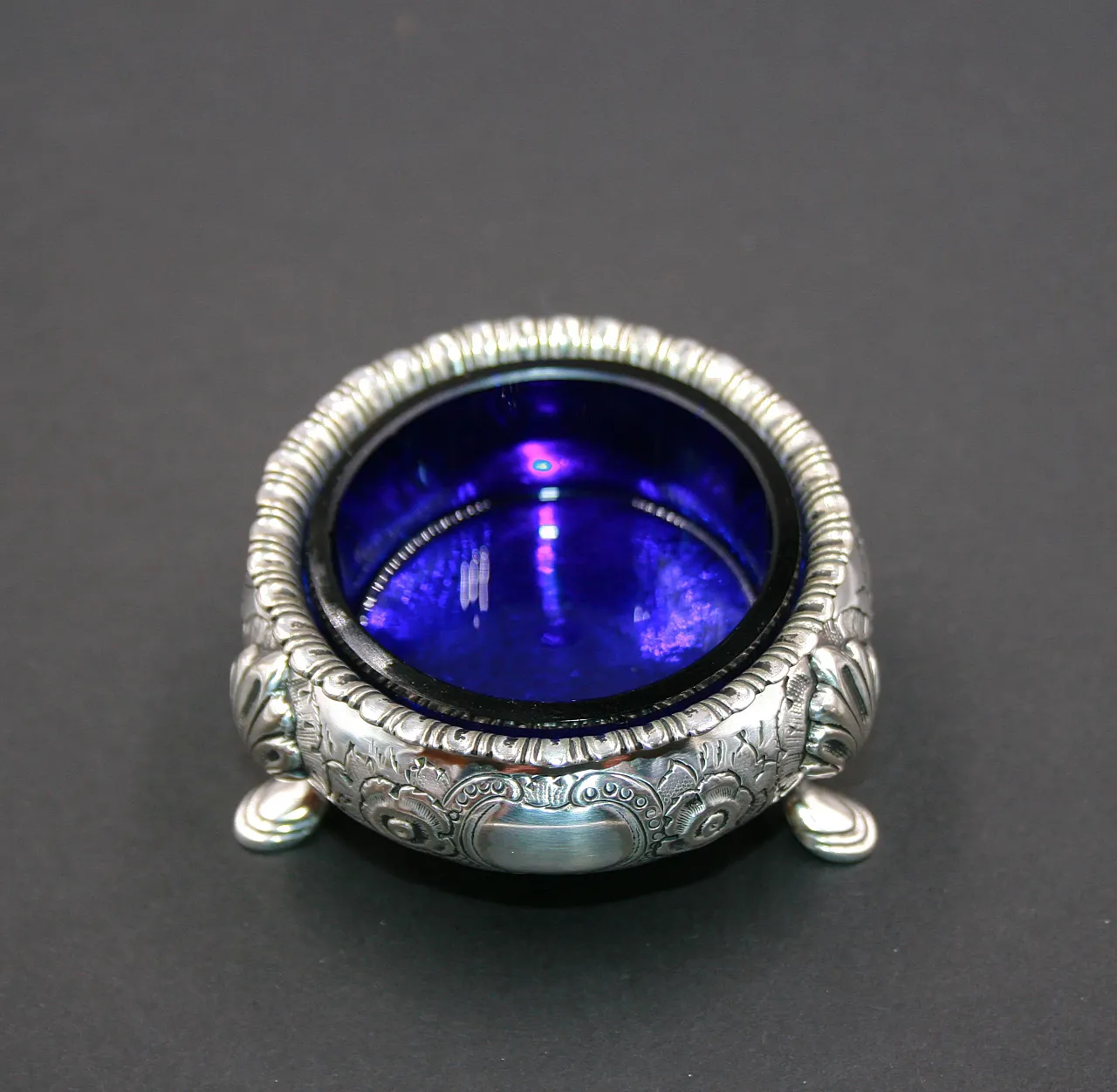 Saliera placcata in argento con inserto in vetro blu cobalto, '800 3