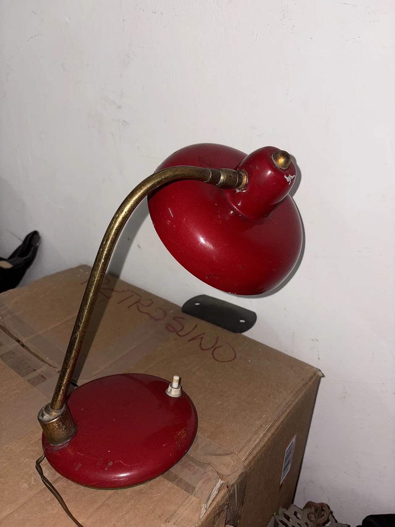 Lampada rossa da scrivania, anni '60 4