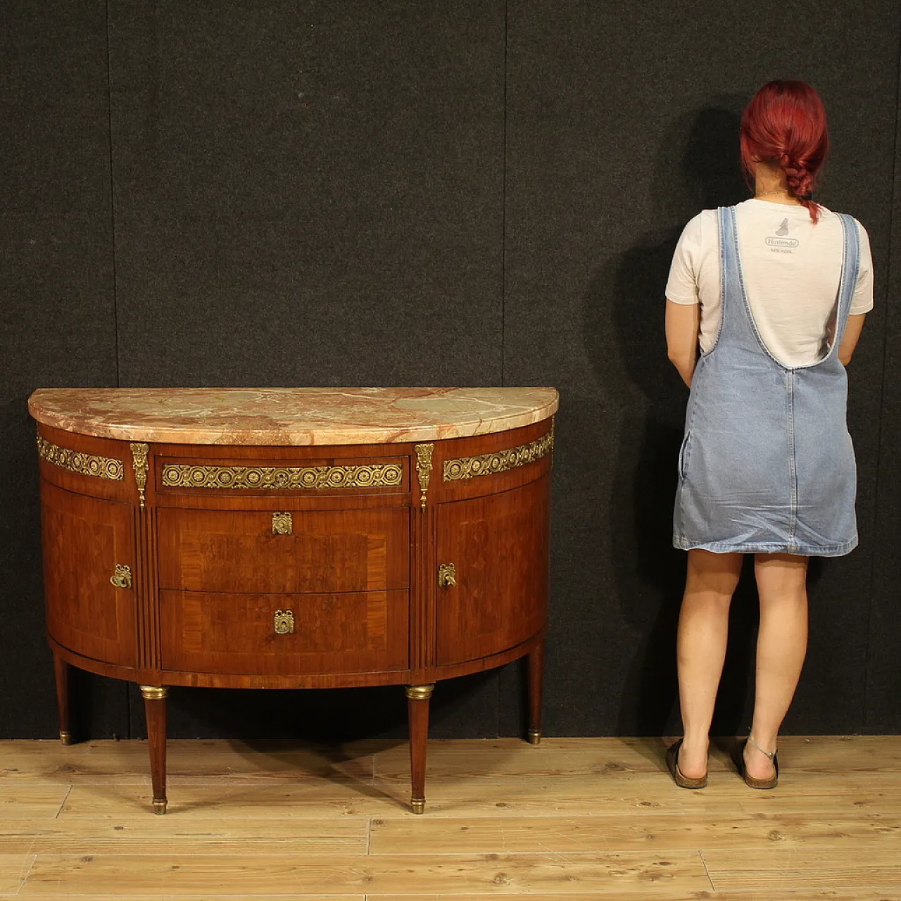 Comò italiano a mezzaluna in stile Luigi XVI, '900 2