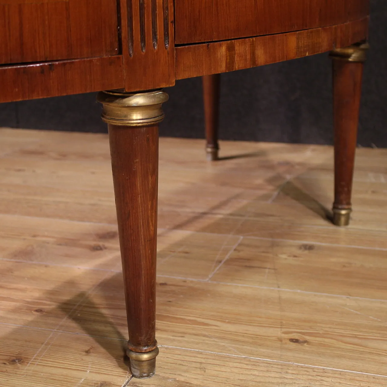 Comò italiano a mezzaluna in stile Luigi XVI, '900 8