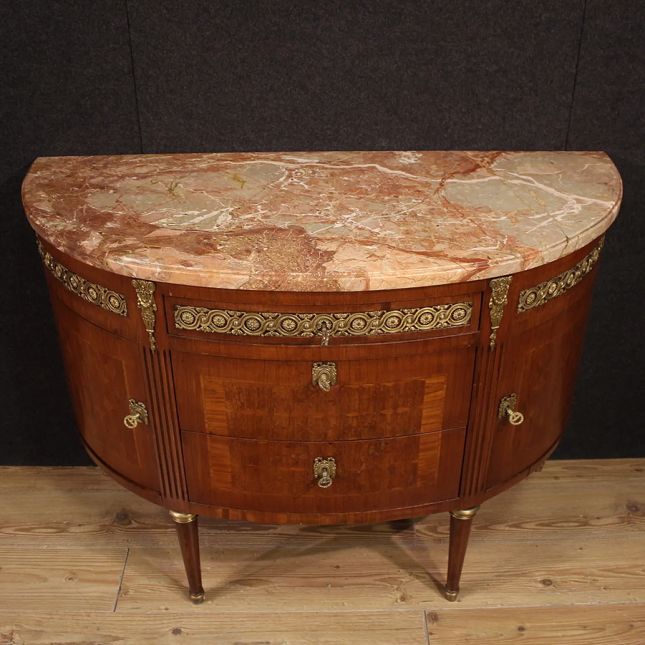 Comò italiano a mezzaluna in stile Luigi XVI, '900 11
