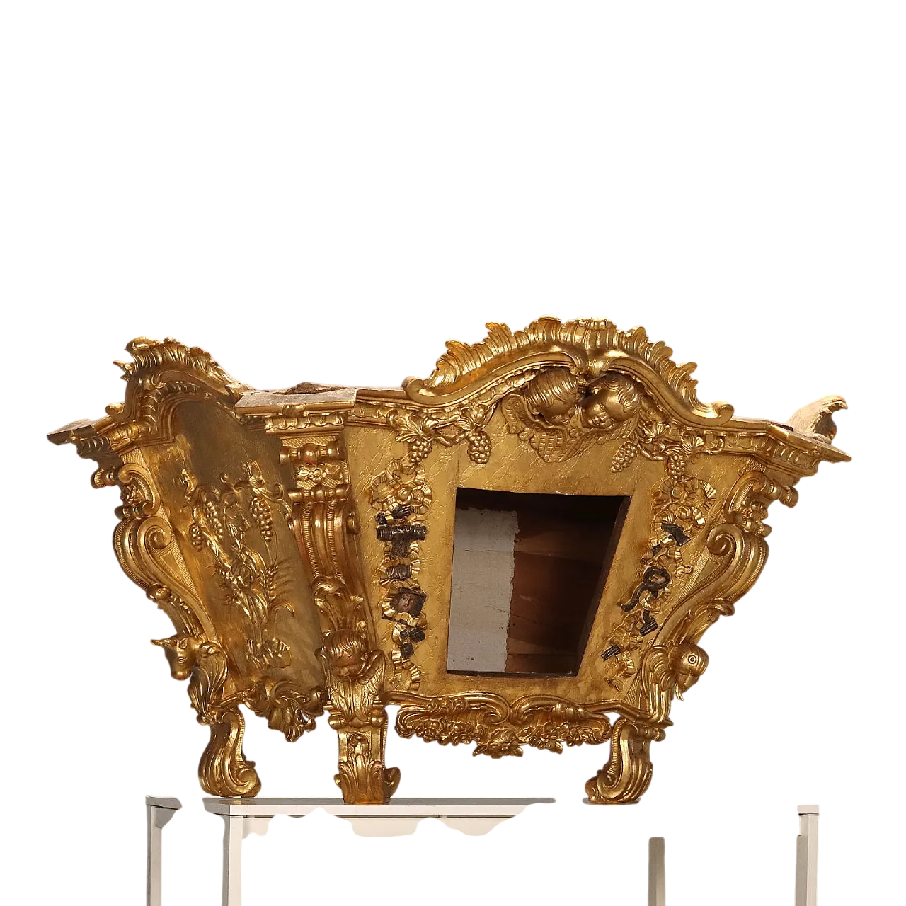 Case carved in gilded linden wood, 18th century 11